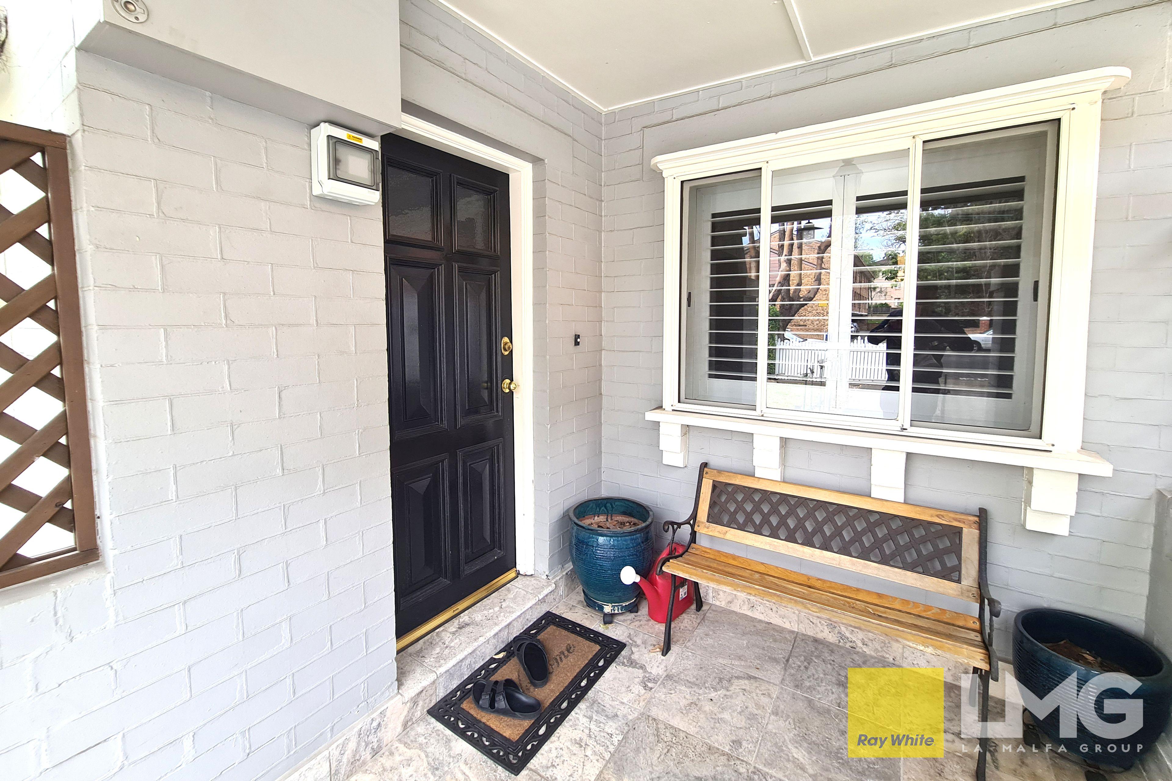 5 BEDROOMS - HOUSE & GRANNY FLAT