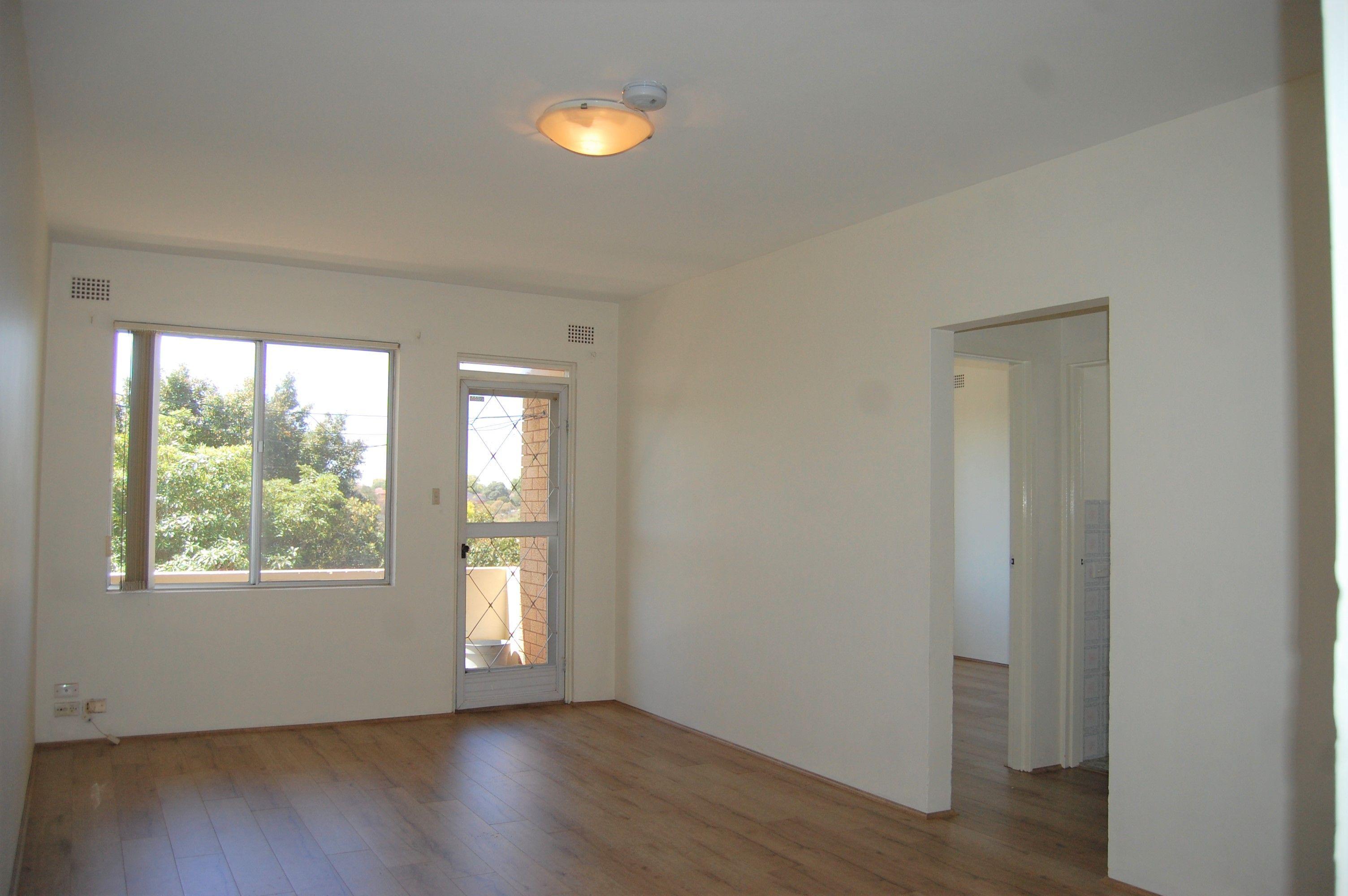 Renovated Top Floor 2 Bedroom!