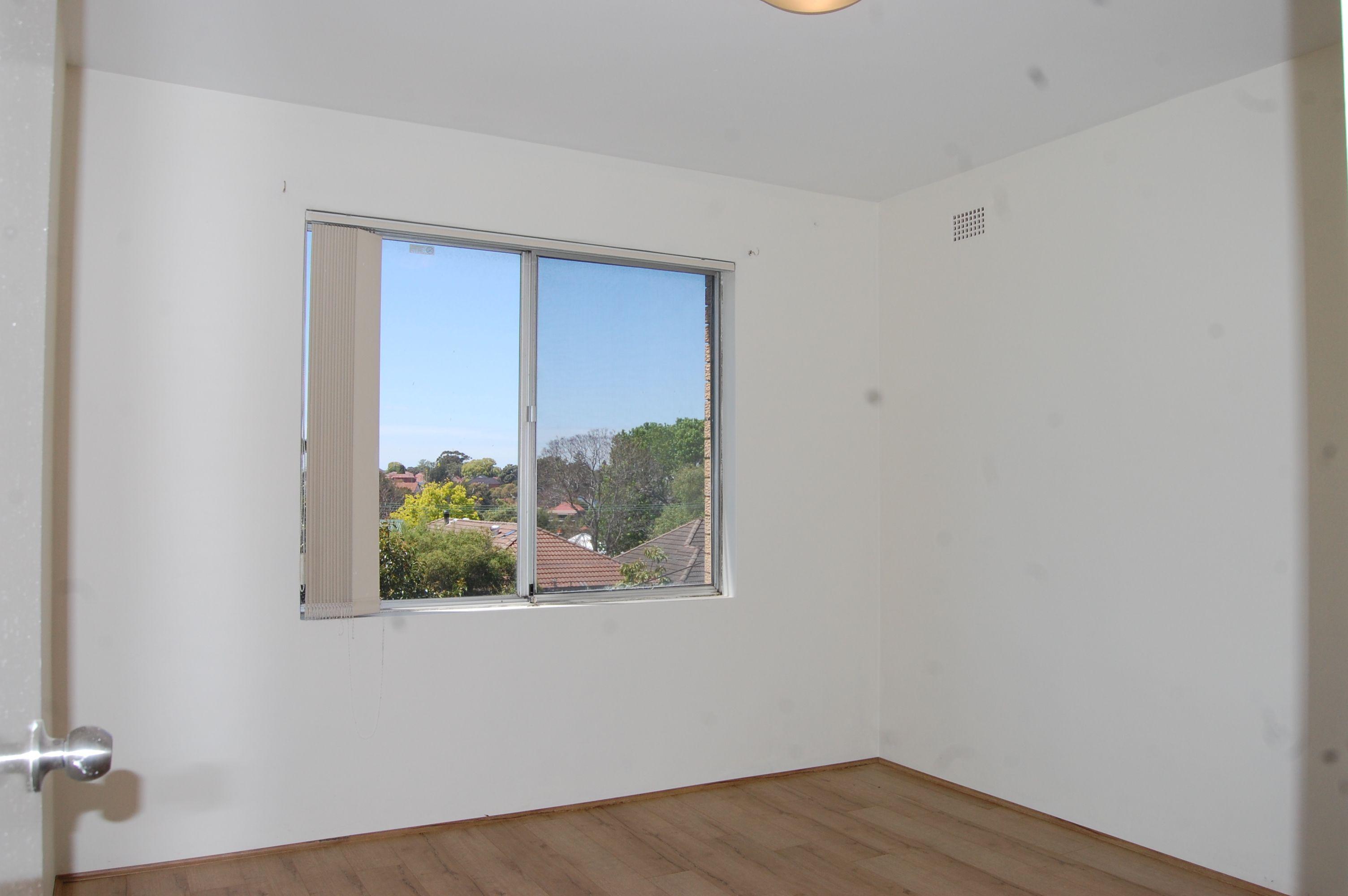 Renovated Top Floor 2 Bedroom!