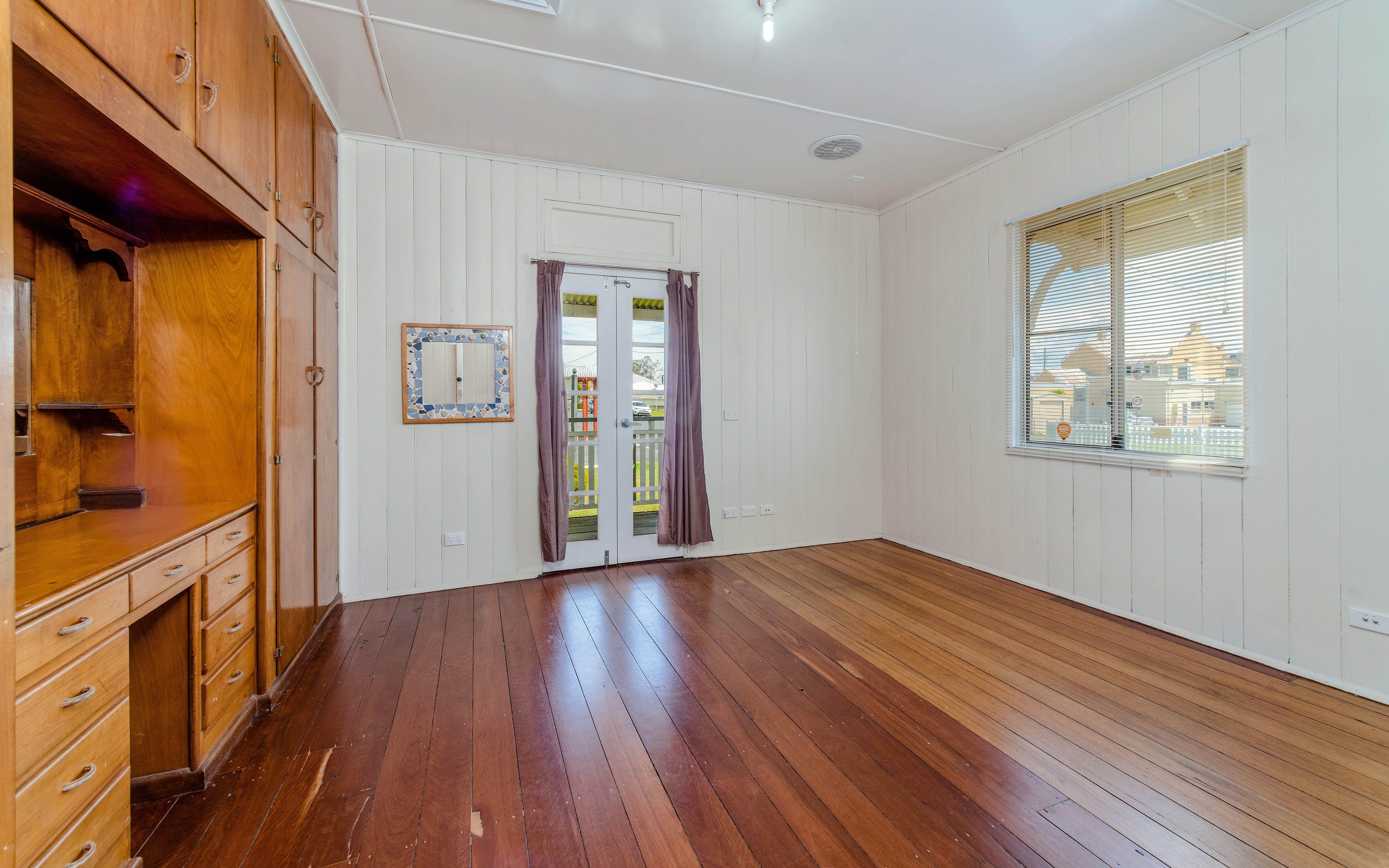 Residential/Commercial Property, Opportunity in Central Maclean!