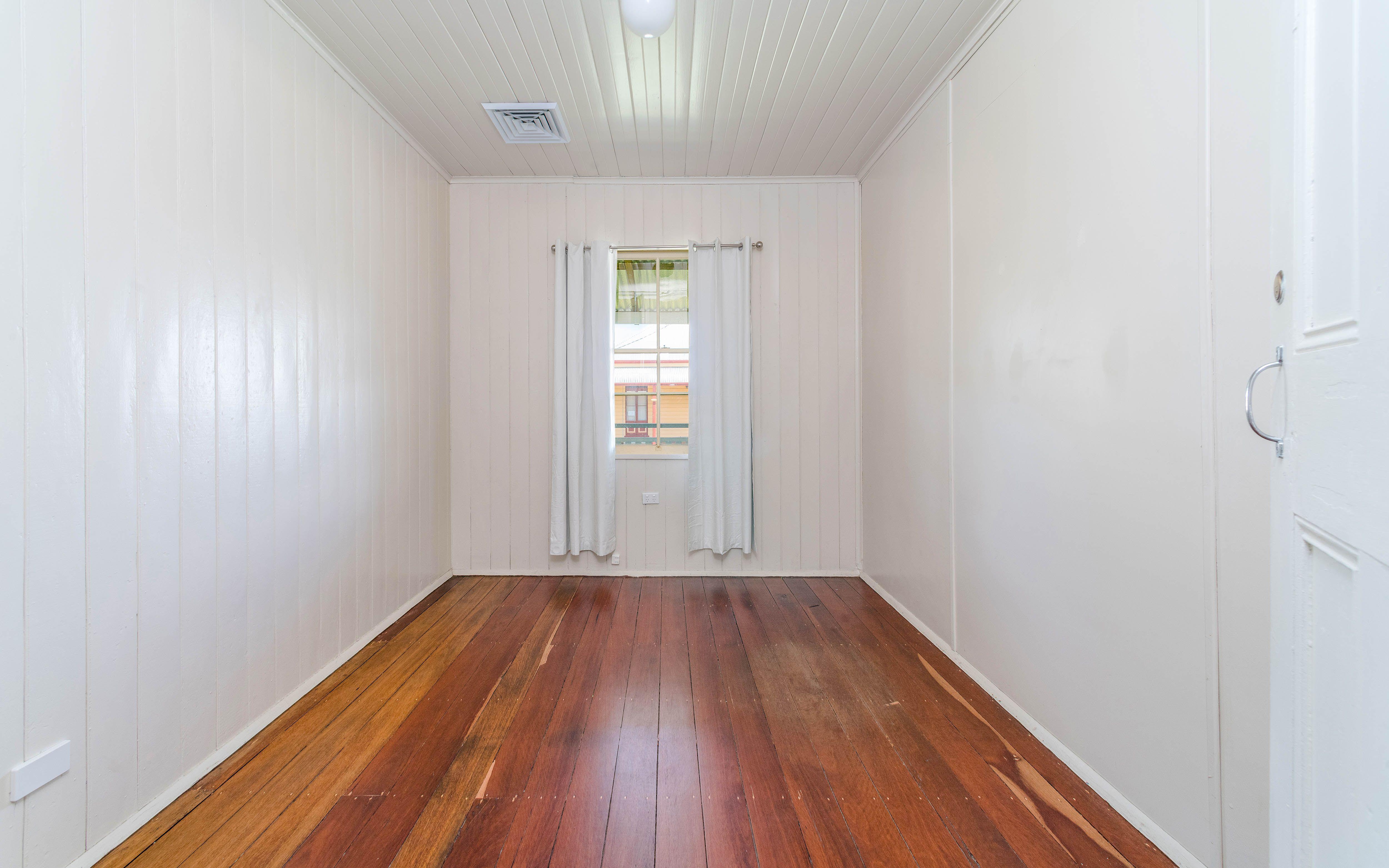 Residential/Commercial Property, Opportunity in Central Maclean!