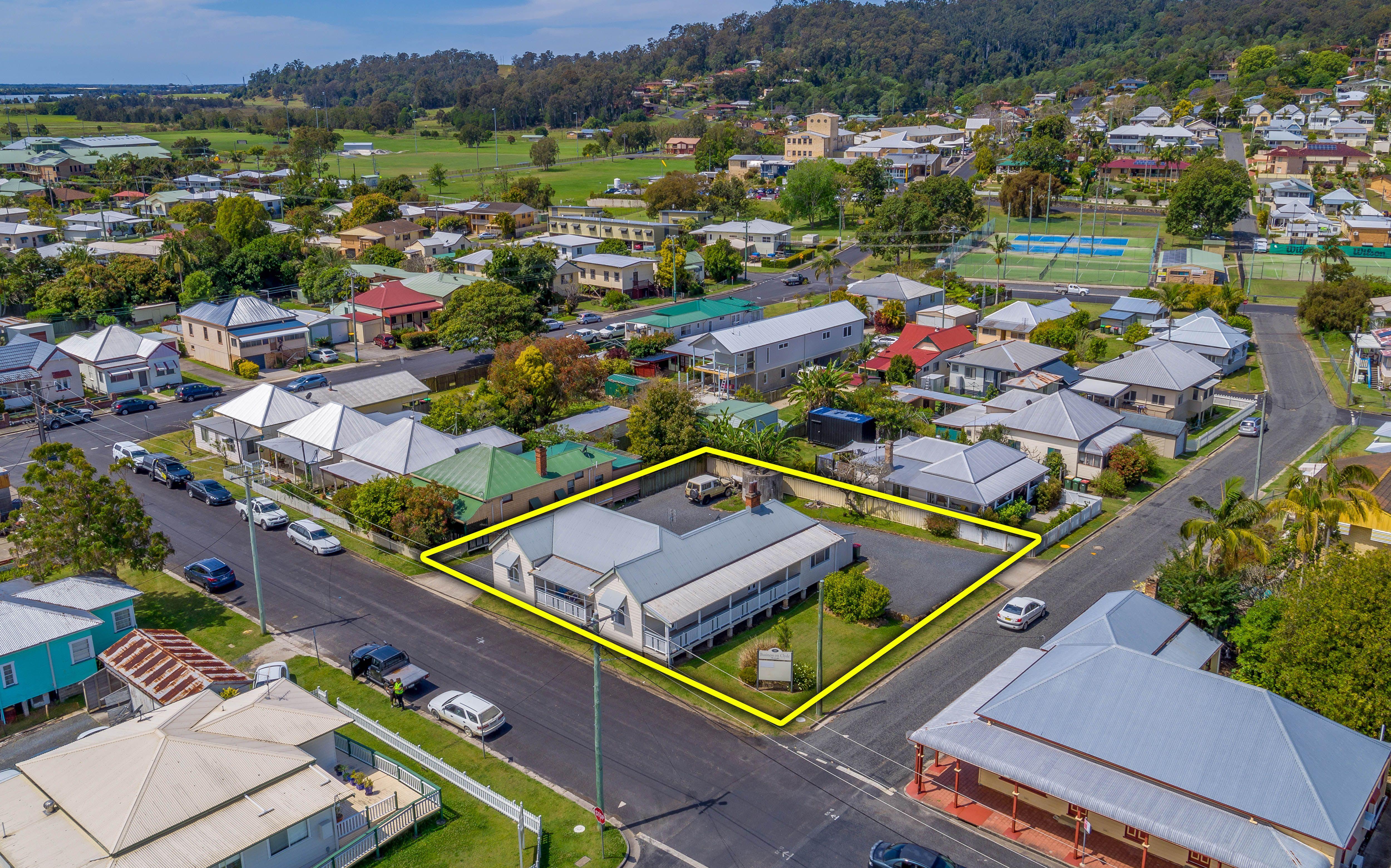 Residential/Commercial Property, Opportunity in Central Maclean!