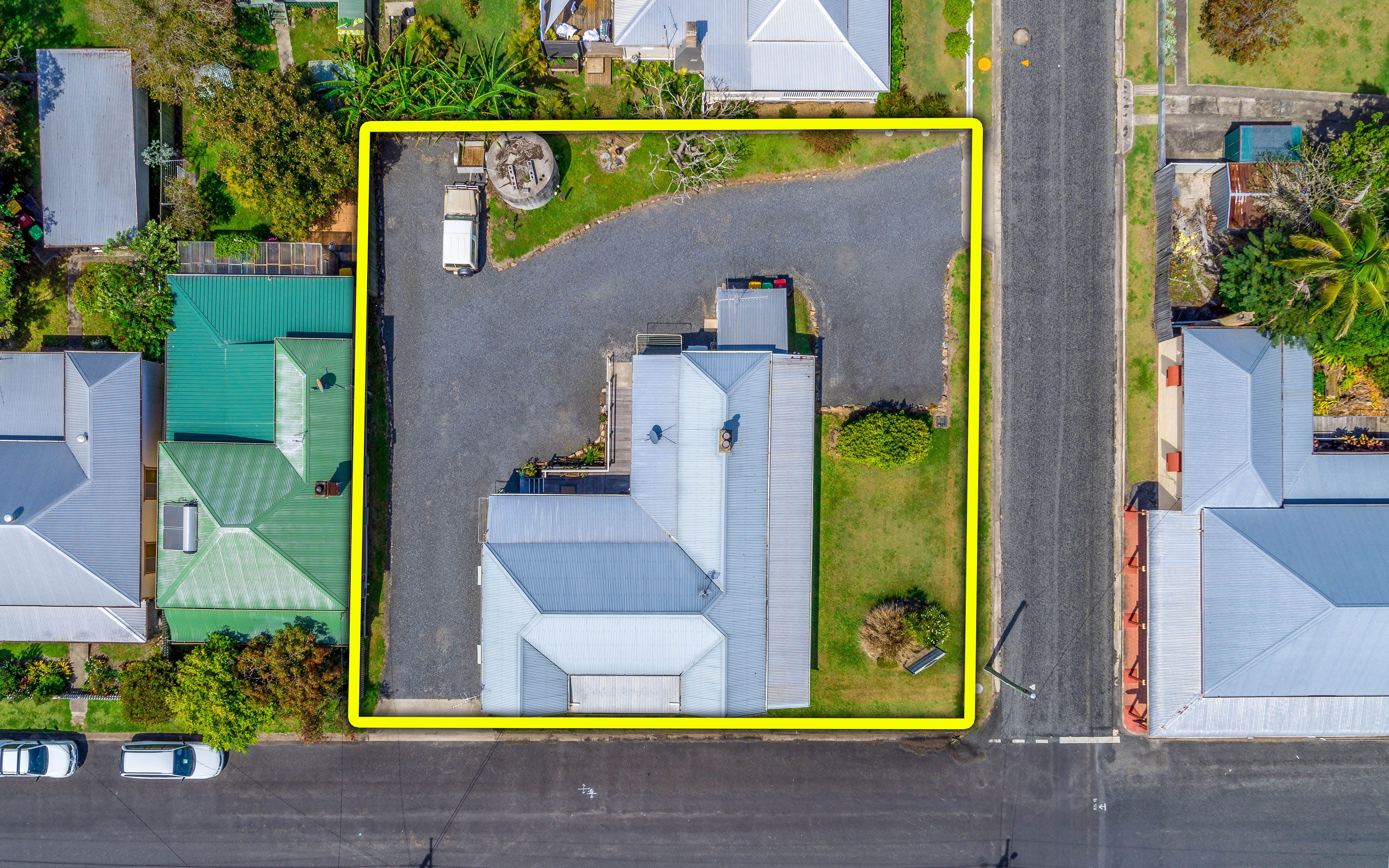 Residential/Commercial Property, Opportunity in Central Maclean!