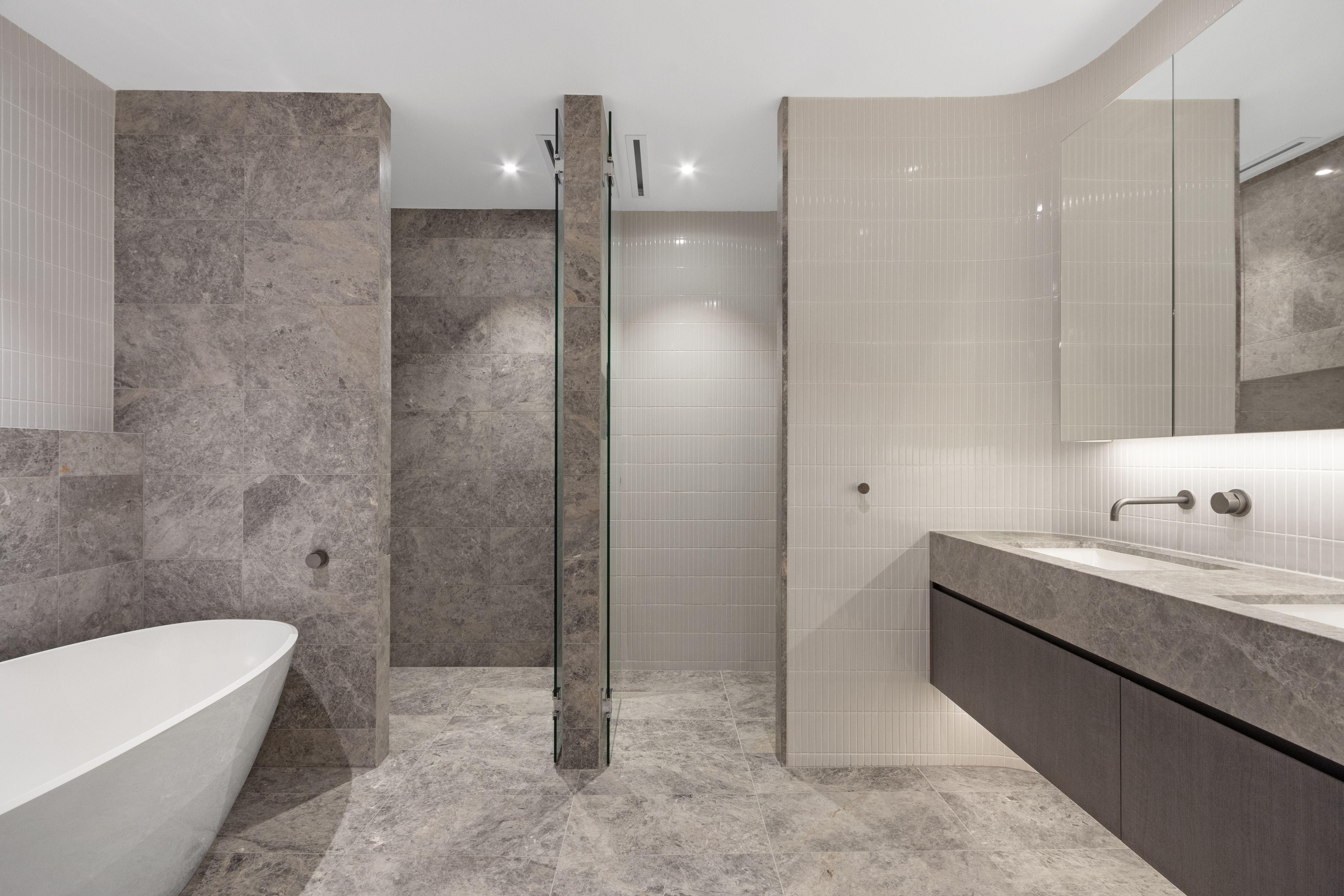 Stunning ocean-front apartment...