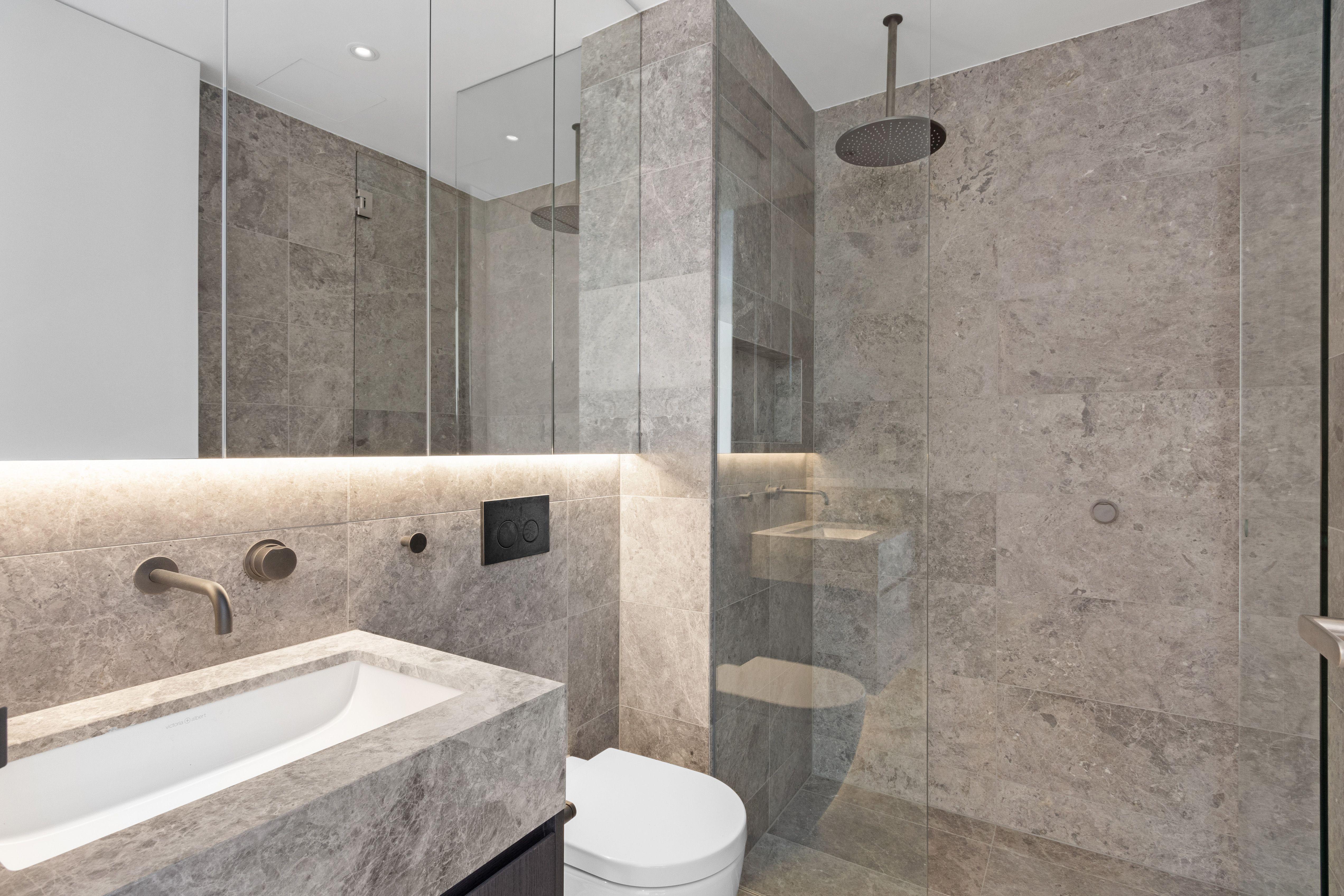 Stunning ocean-front apartment...