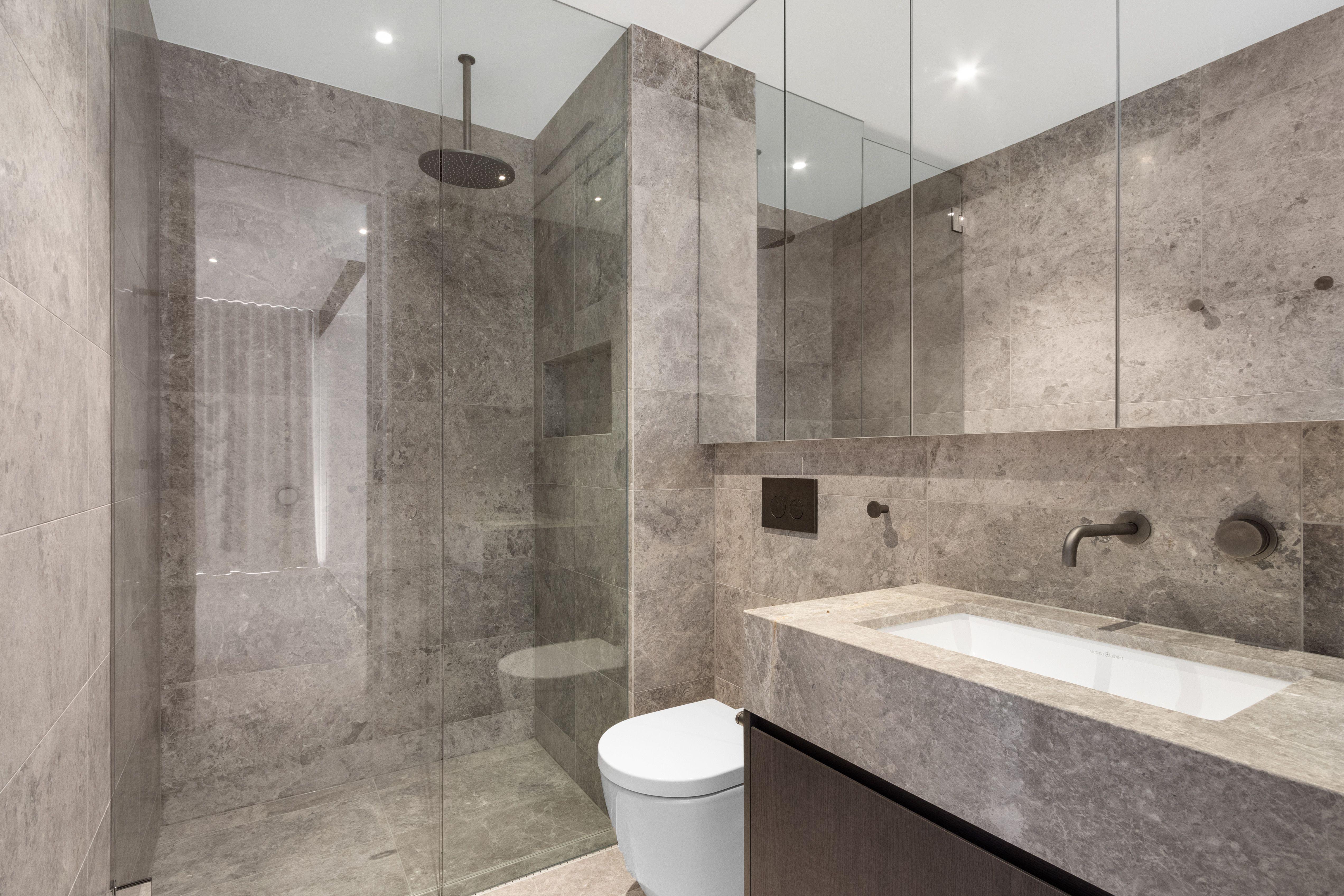 Stunning ocean-front apartment...