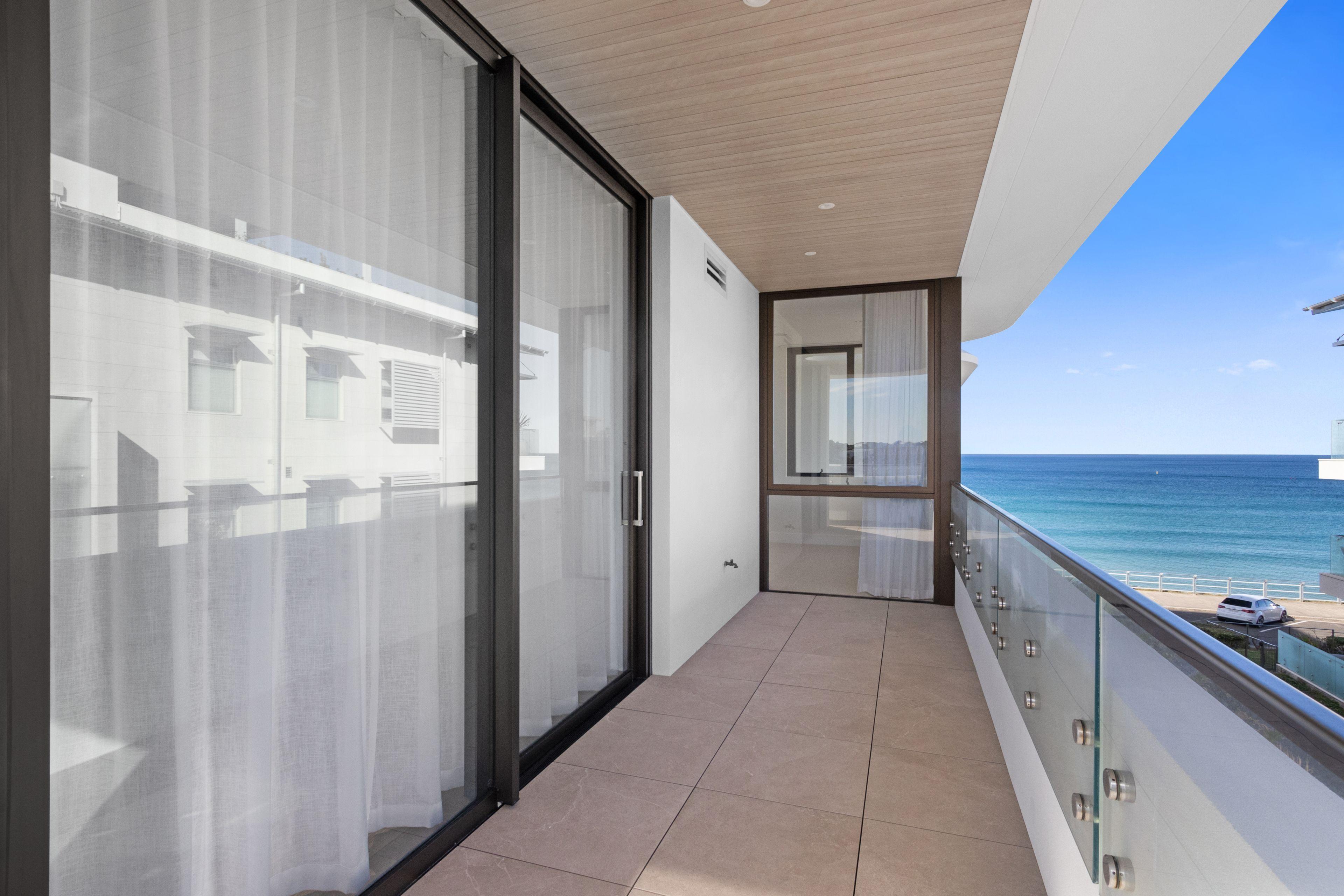 Stunning ocean-front apartment...