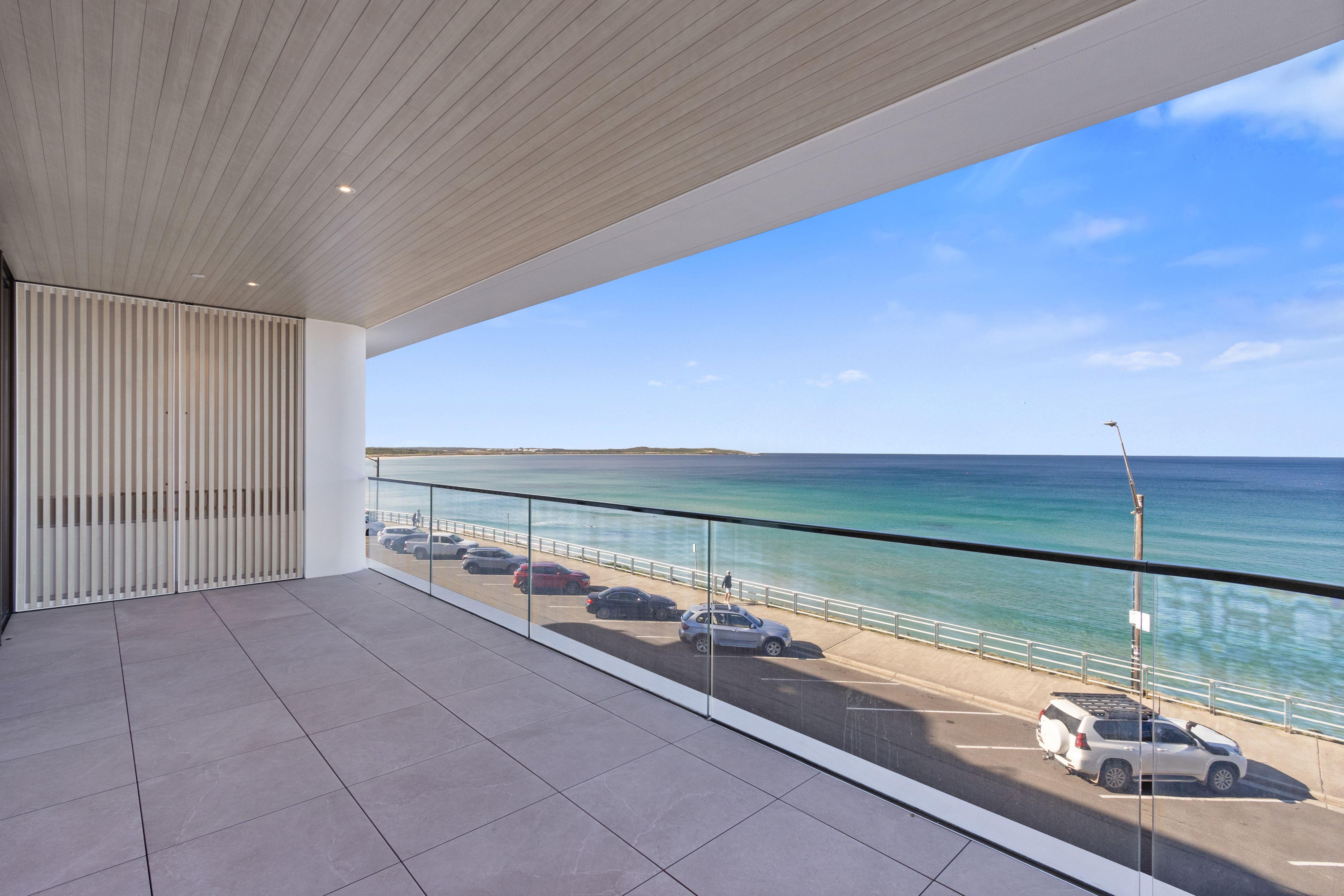 Stunning ocean-front apartment...