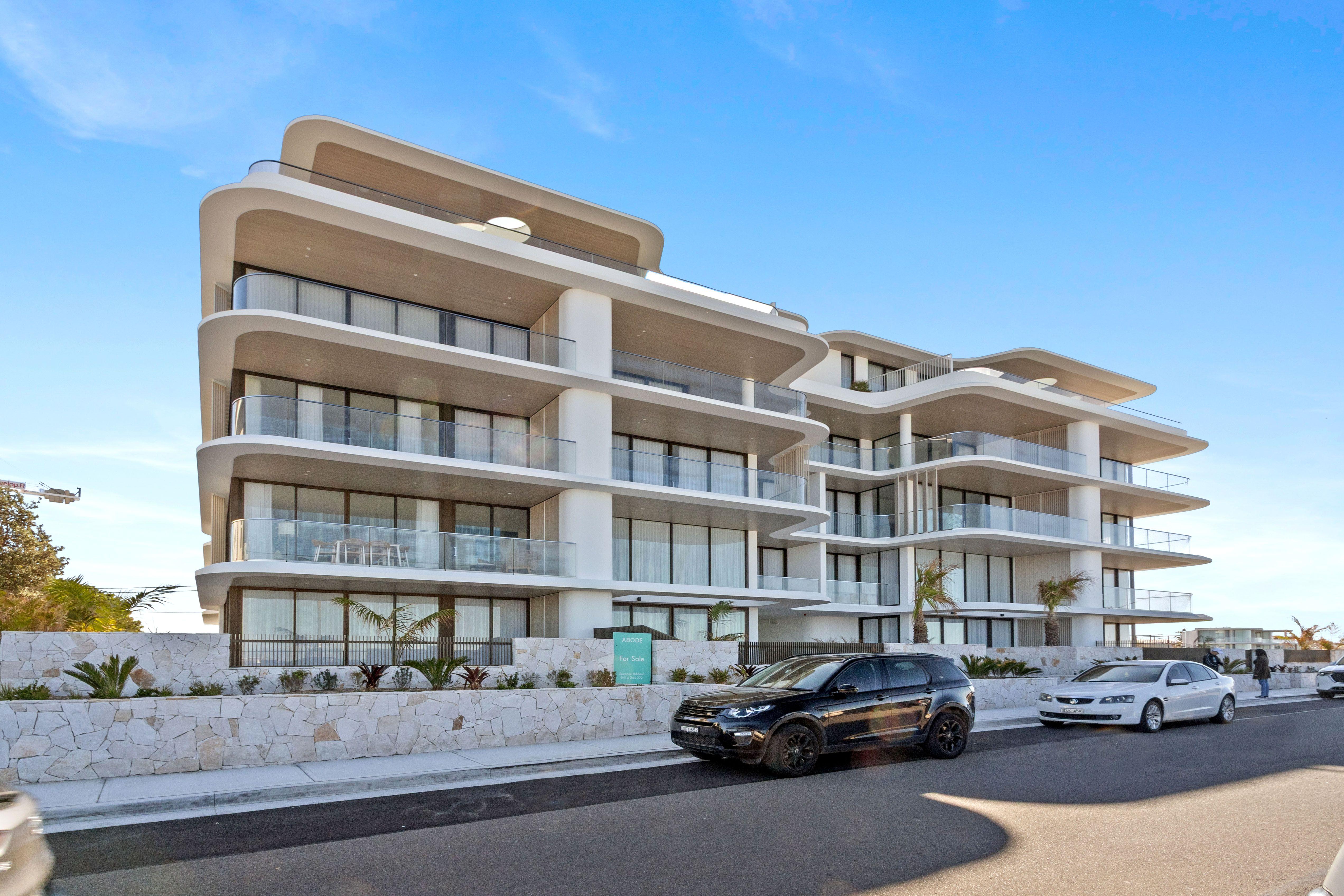 Stunning ocean-front apartment...