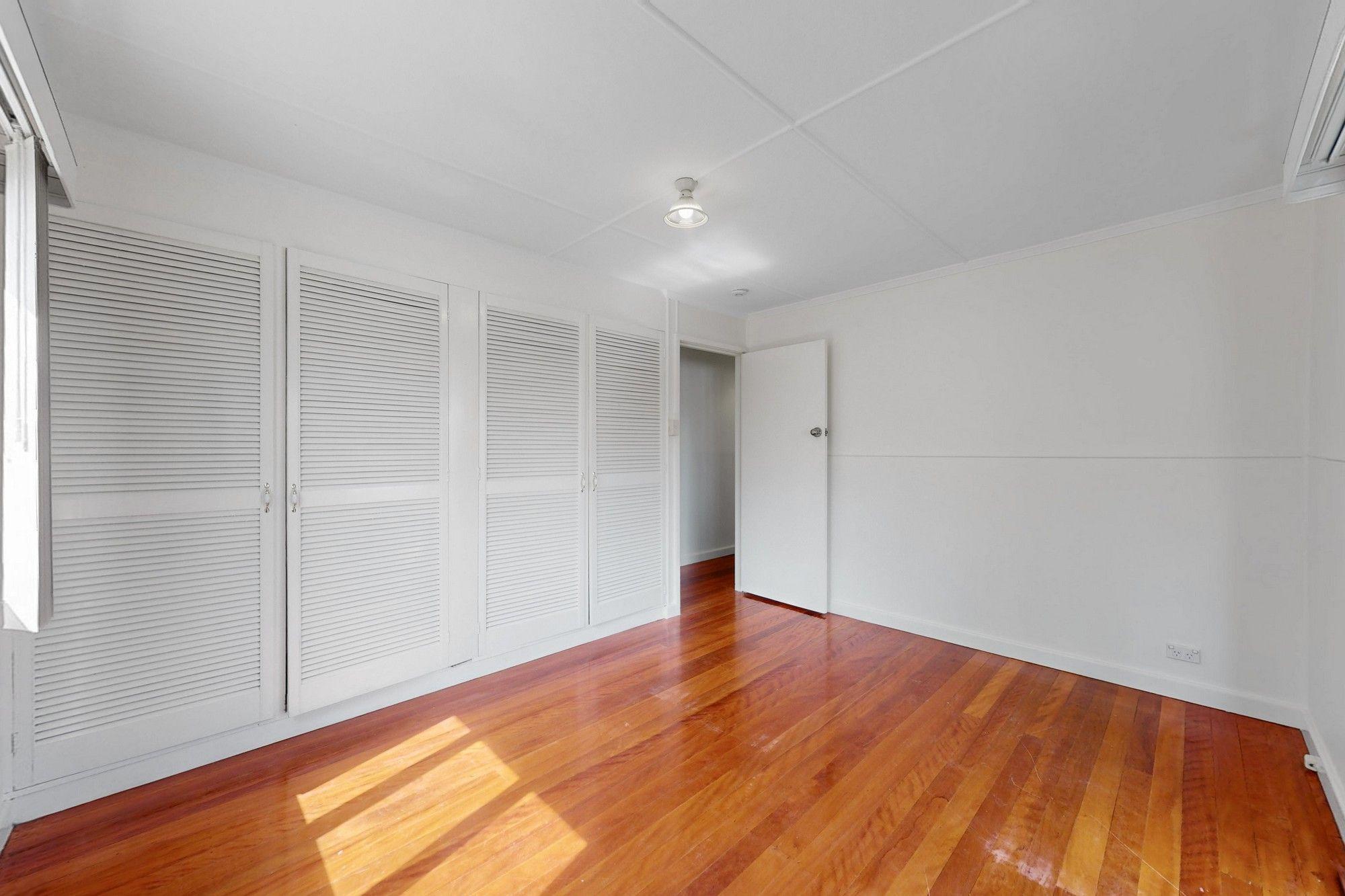 Quiet and Private - Fabulous Deck - Timber Floors