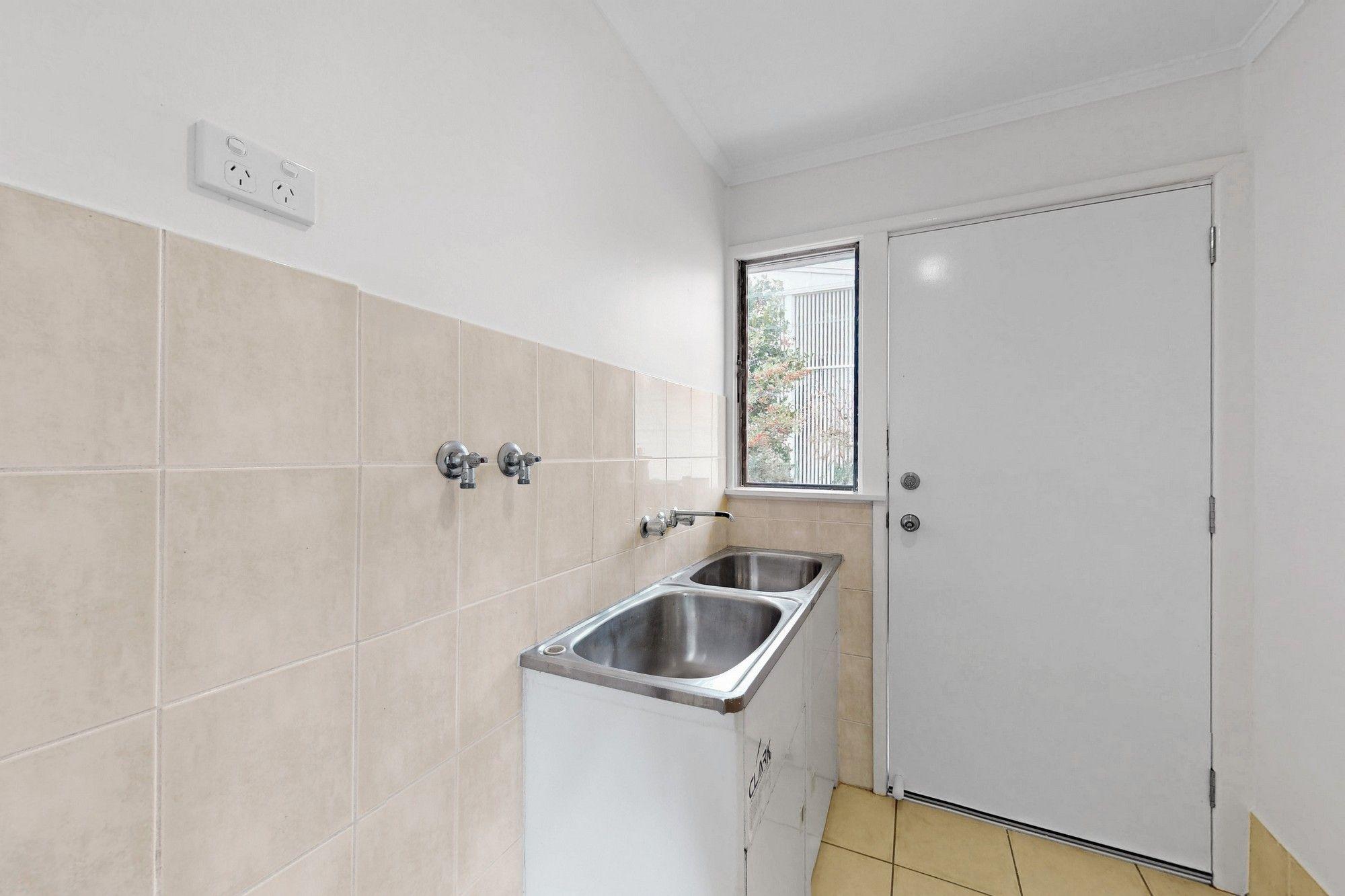 Quiet and Private - Fabulous Deck - Timber Floors