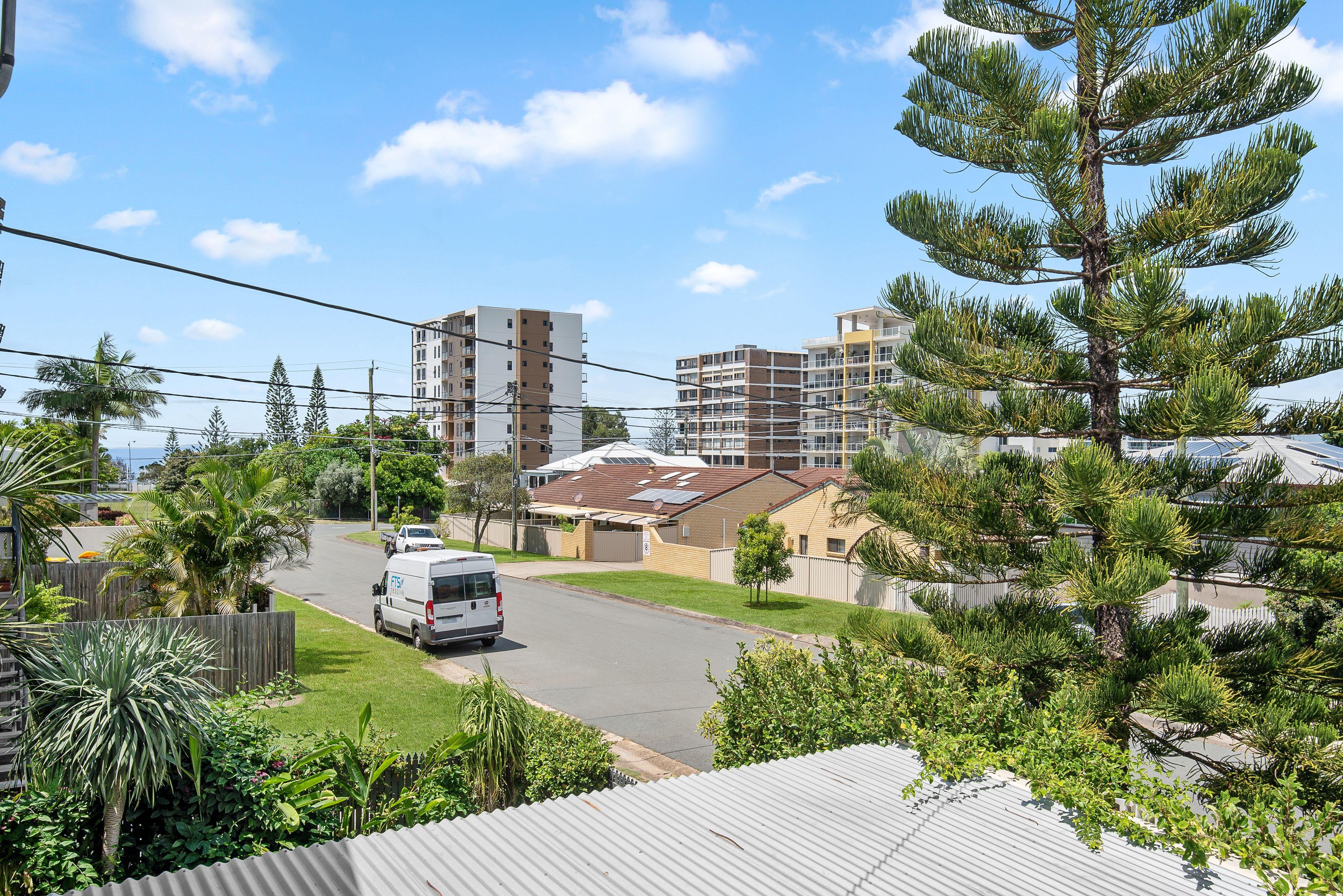 Modern 3-Bedroom Apartment in the Heart of Redcliffe