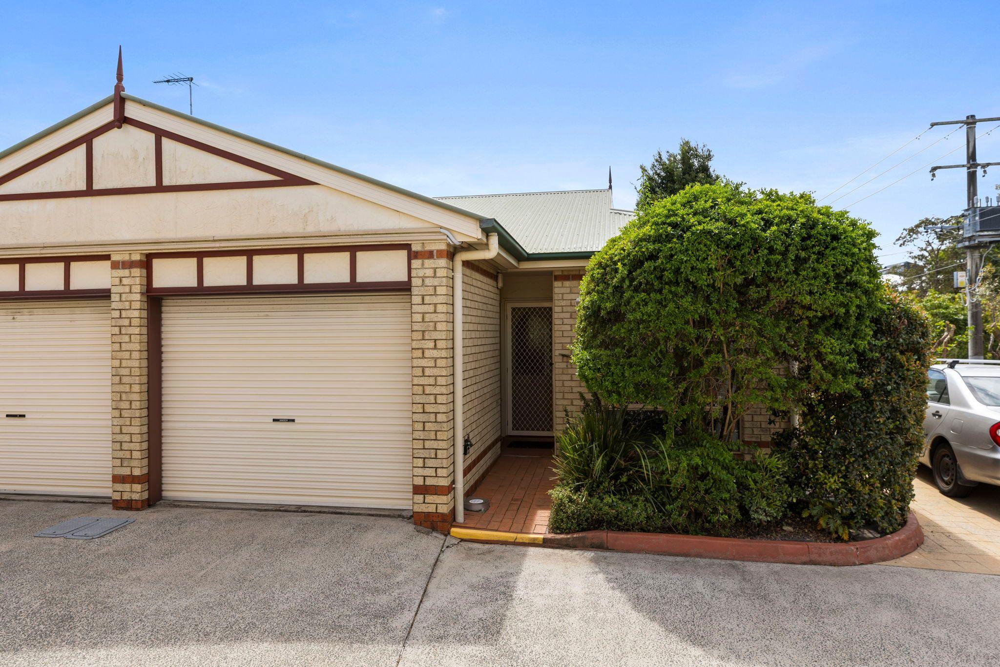 Prop-GPT: Townhouse: QLD Carina Heights, QLD 4152 Home For Rent