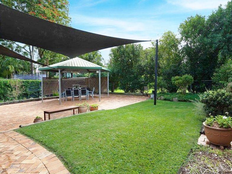 Four A/C & Swimming Pool In Graceville