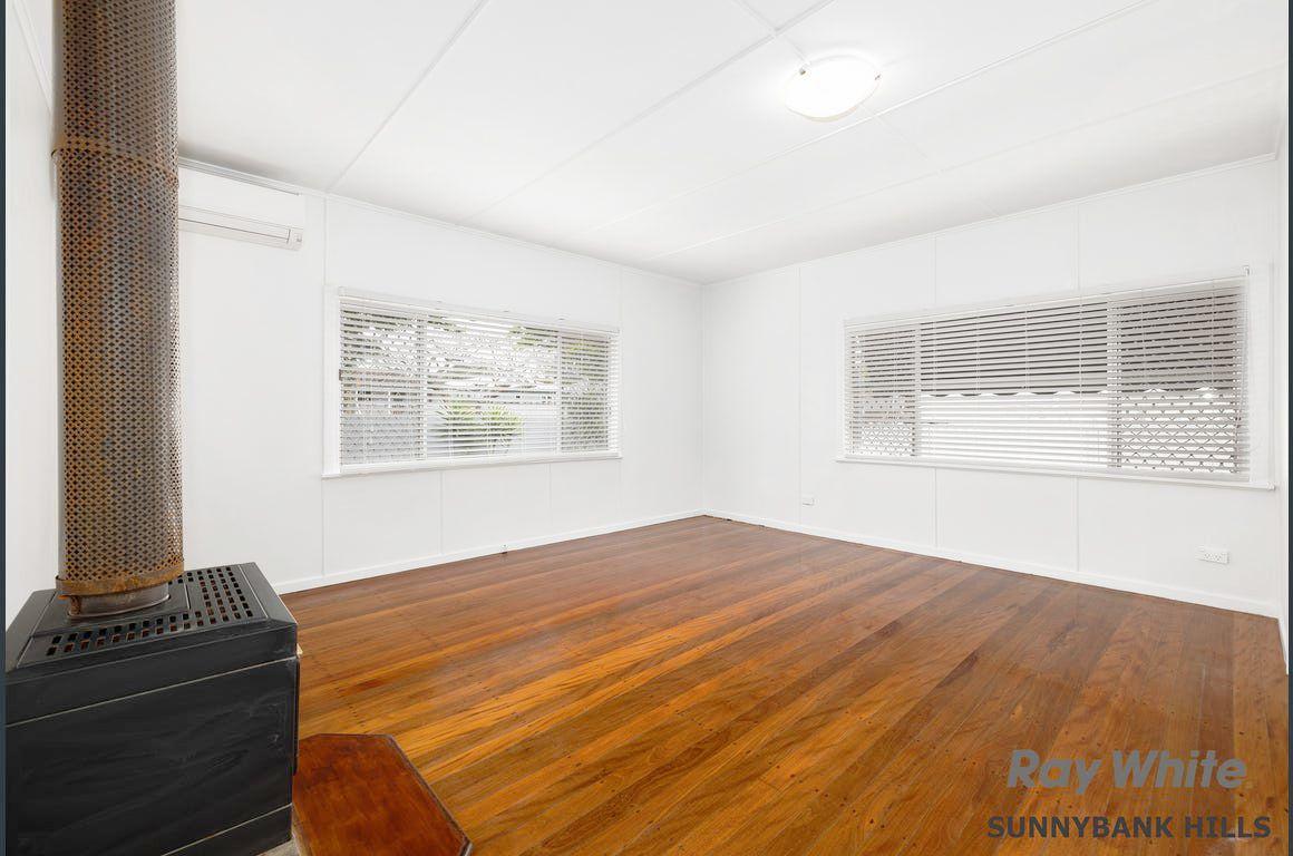 Four A/C & Swimming Pool In Graceville