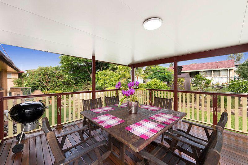 Downstairs Rumpus - Large Family Home - Mansfield State High Catchment