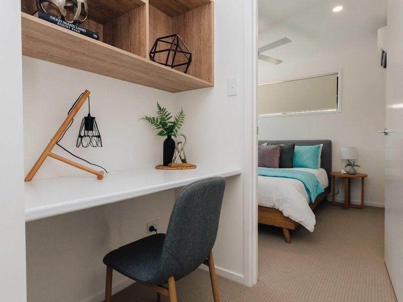 STUNNING 3 BEDROOM TOWNHOME IN SMALL BOUTIQUE COMPLEX - WITH DOUBLE GARAGE!