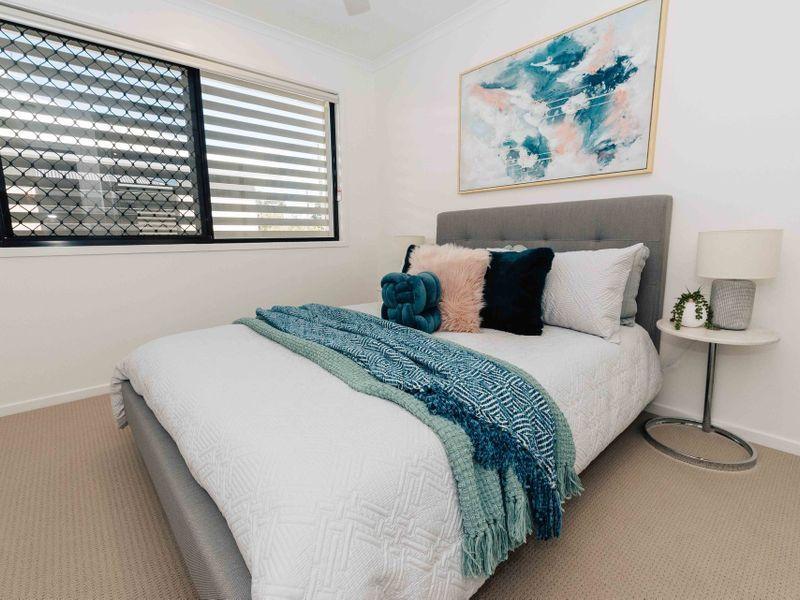 STUNNING 3 BEDROOM TOWNHOME IN SMALL BOUTIQUE COMPLEX - WITH DOUBLE GARAGE!