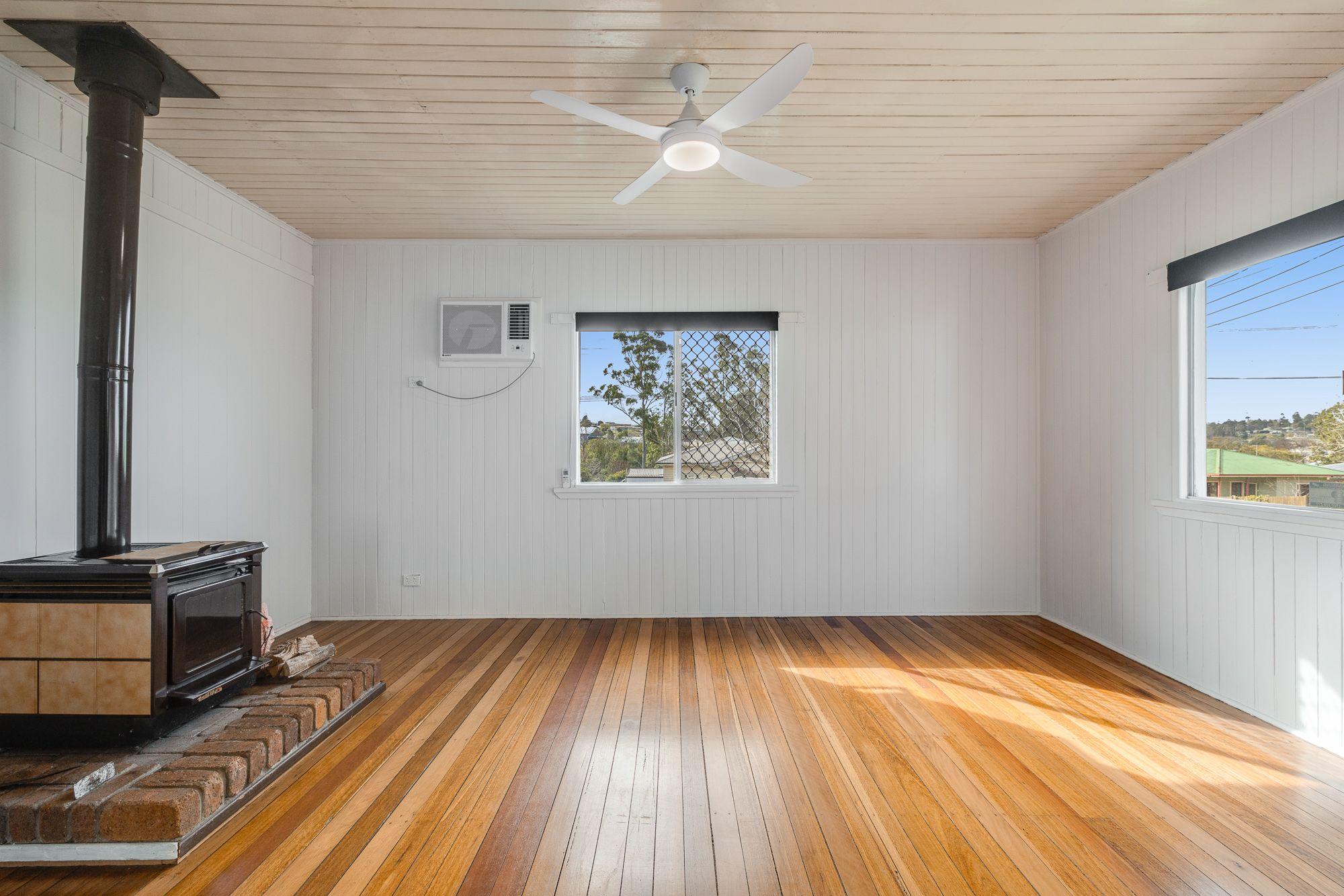 Charming Newtown Home - Corner Block - Huge Shed