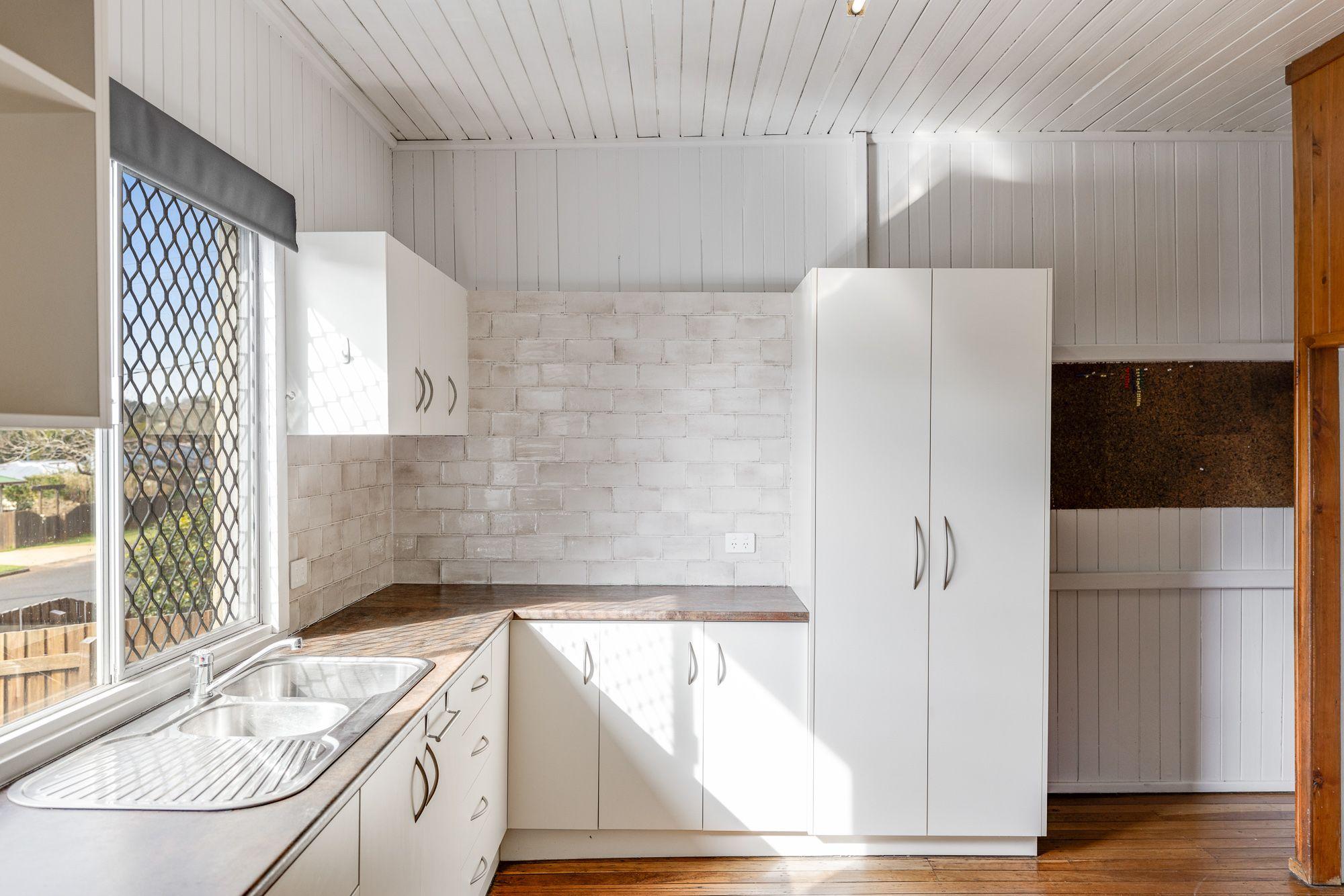 Charming Newtown Home - Corner Block - Huge Shed