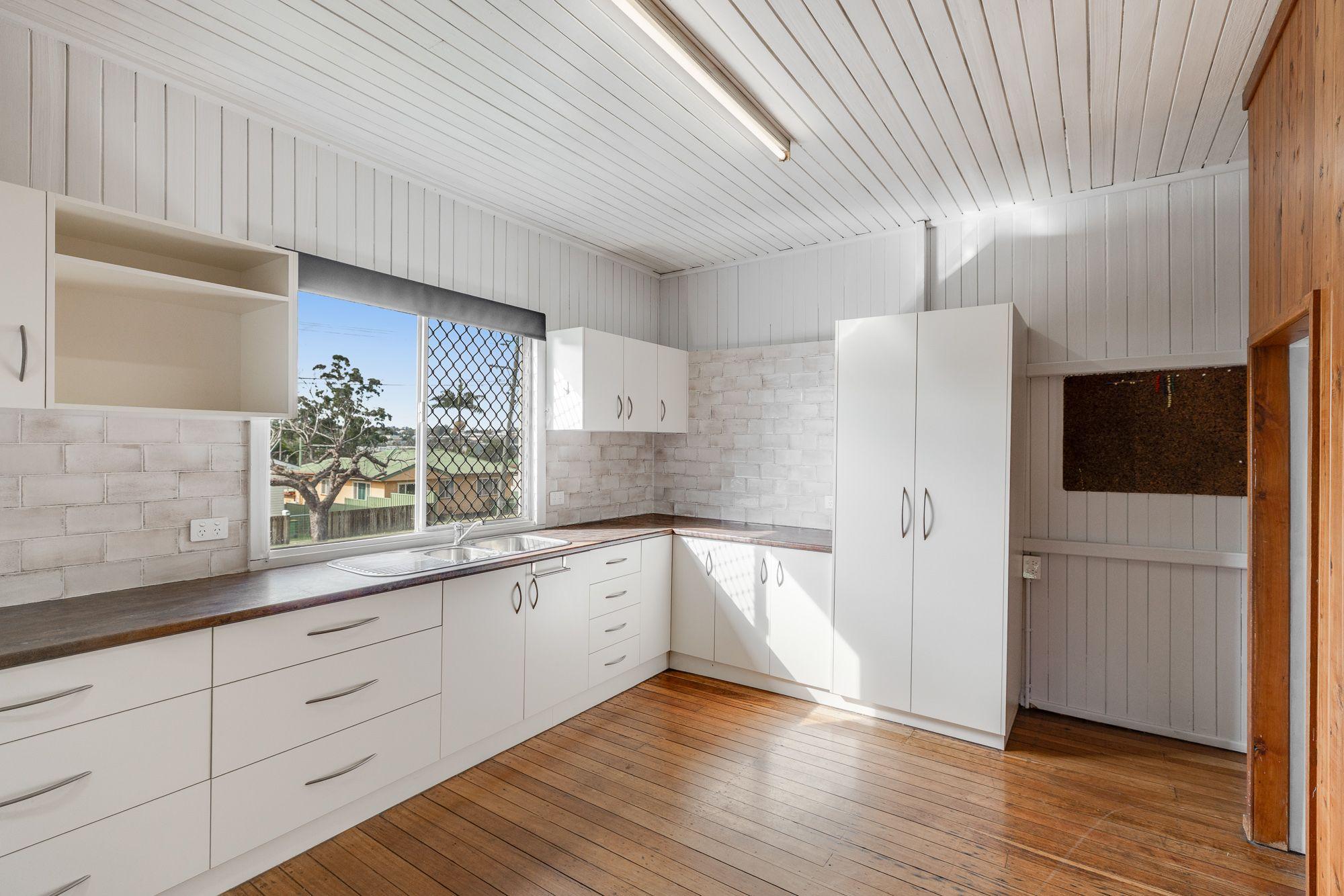 Charming Newtown Home - Corner Block - Huge Shed