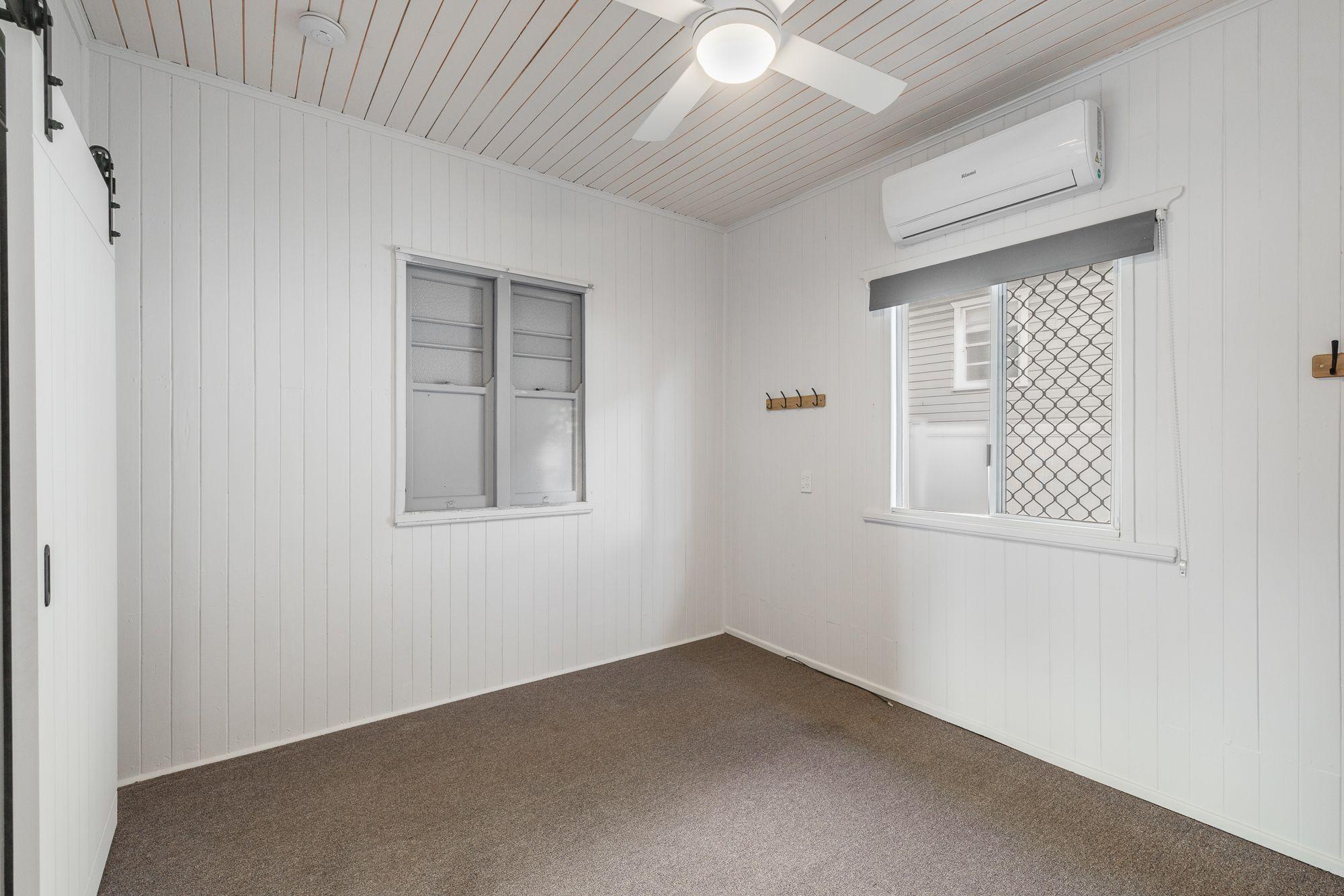 Charming Newtown Home - Corner Block - Huge Shed