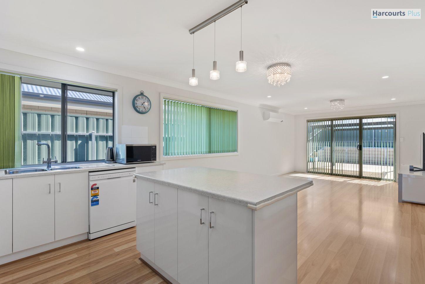 Prop-GPT: House: SA Hallett Cove, SA 5158 South Australia 5158