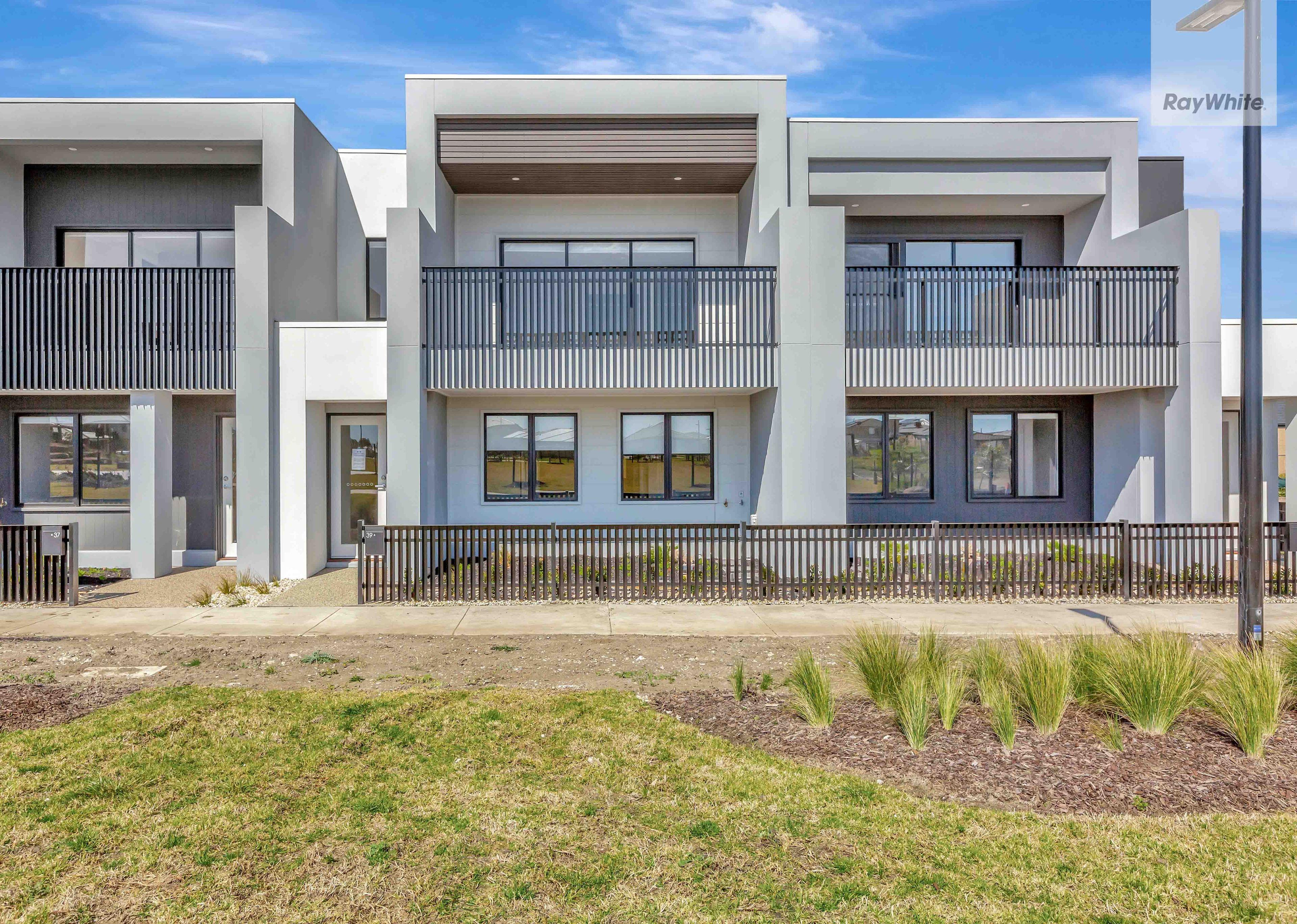 Prop-GPT: Townhouse: VIC Donnybrook, VIC 3064 Home For Rent