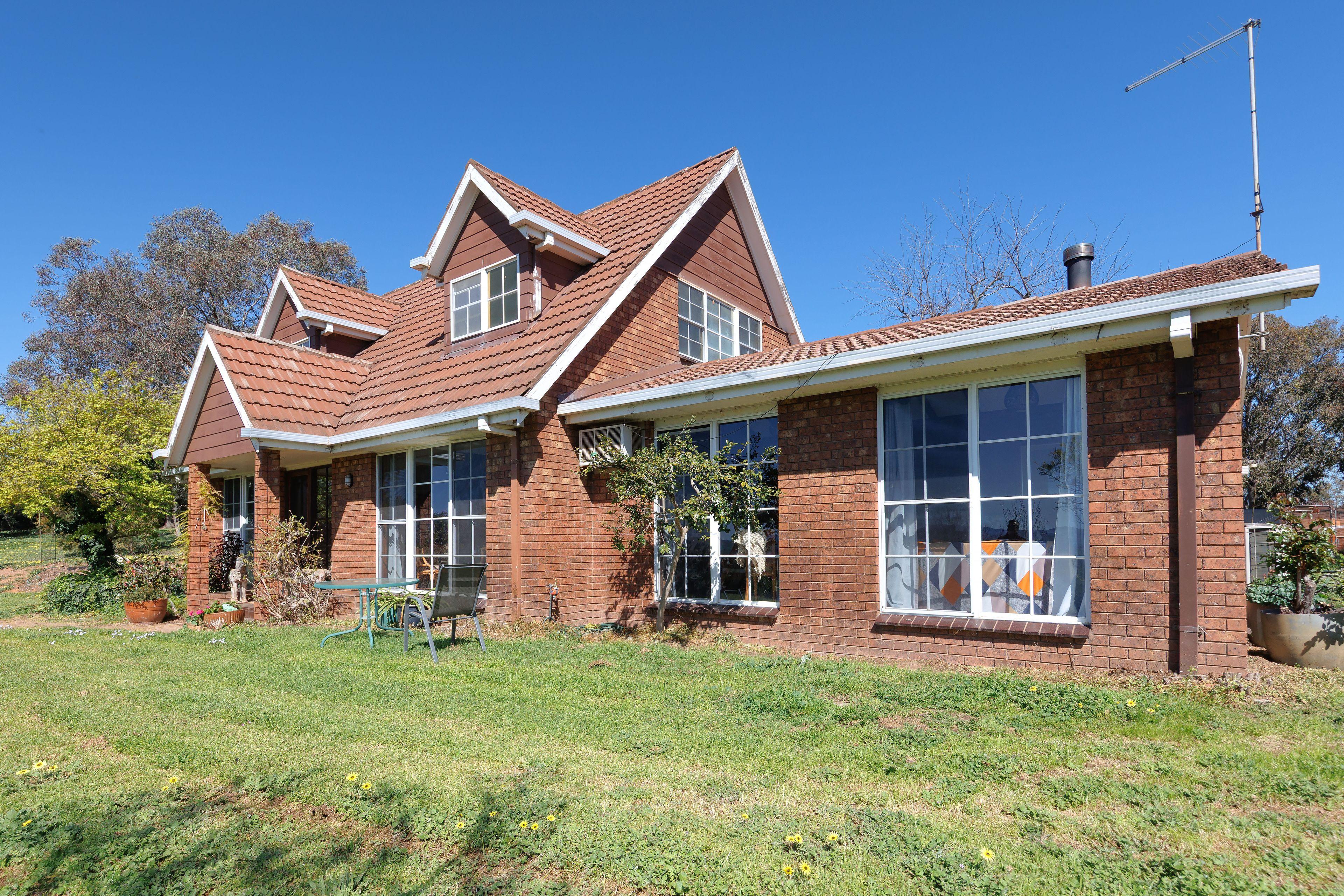Prop-GPT: Lifestyle: NSW Table Top, NSW 2640 Rural
