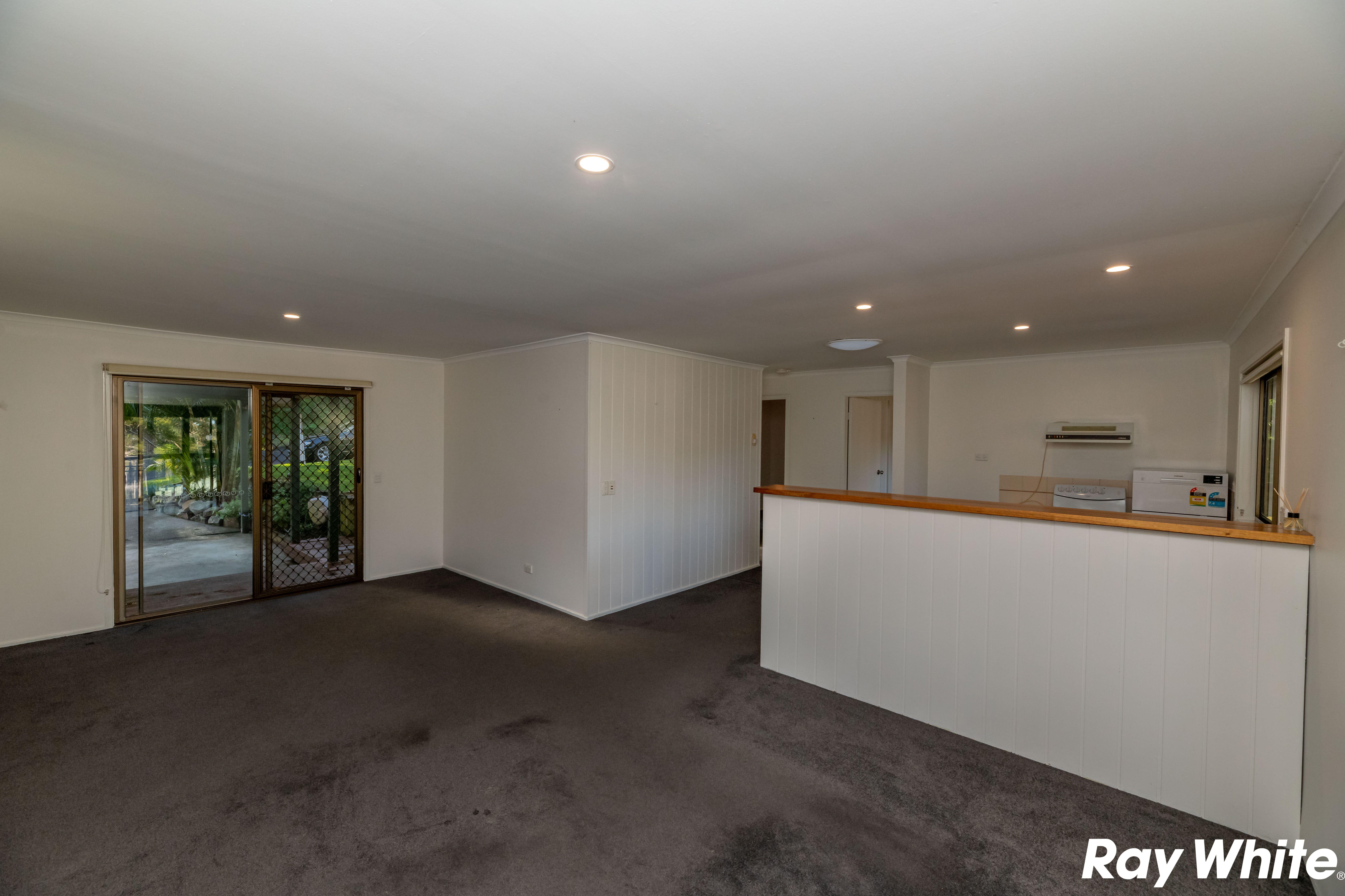 IDYLLIC  PLACE TO CALL HOME IN TARBUCK BAY