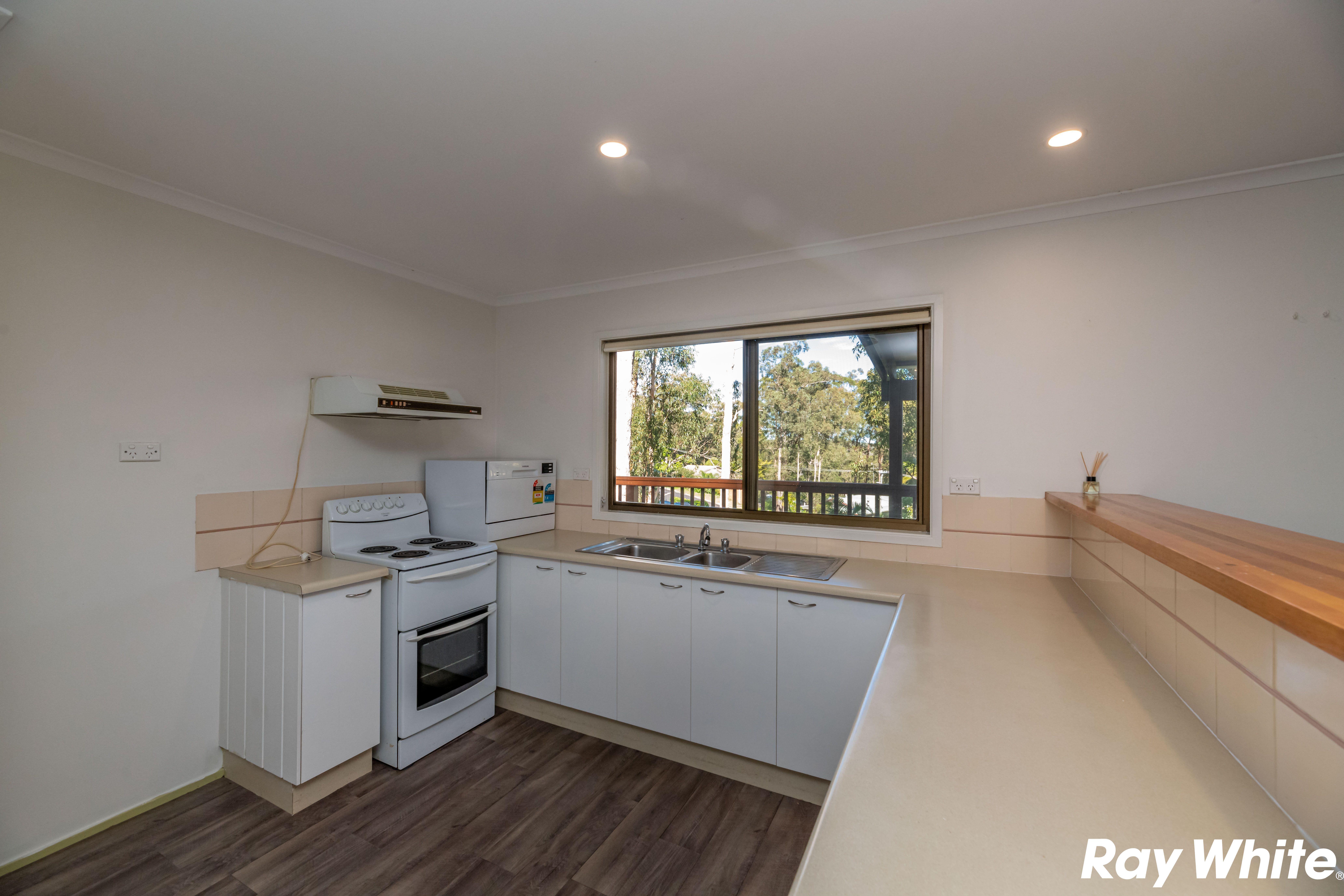 IDYLLIC  PLACE TO CALL HOME IN TARBUCK BAY