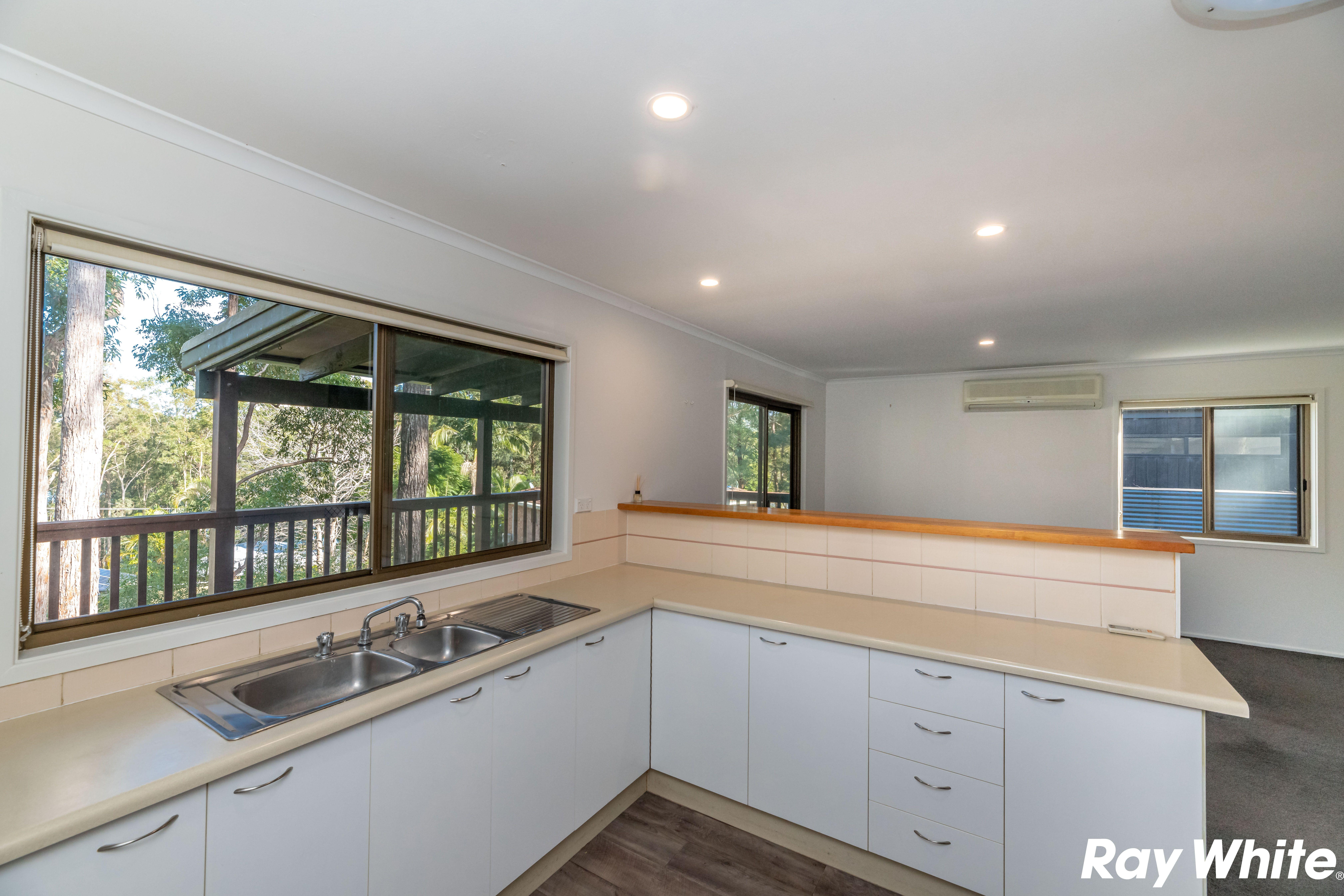 IDYLLIC  PLACE TO CALL HOME IN TARBUCK BAY