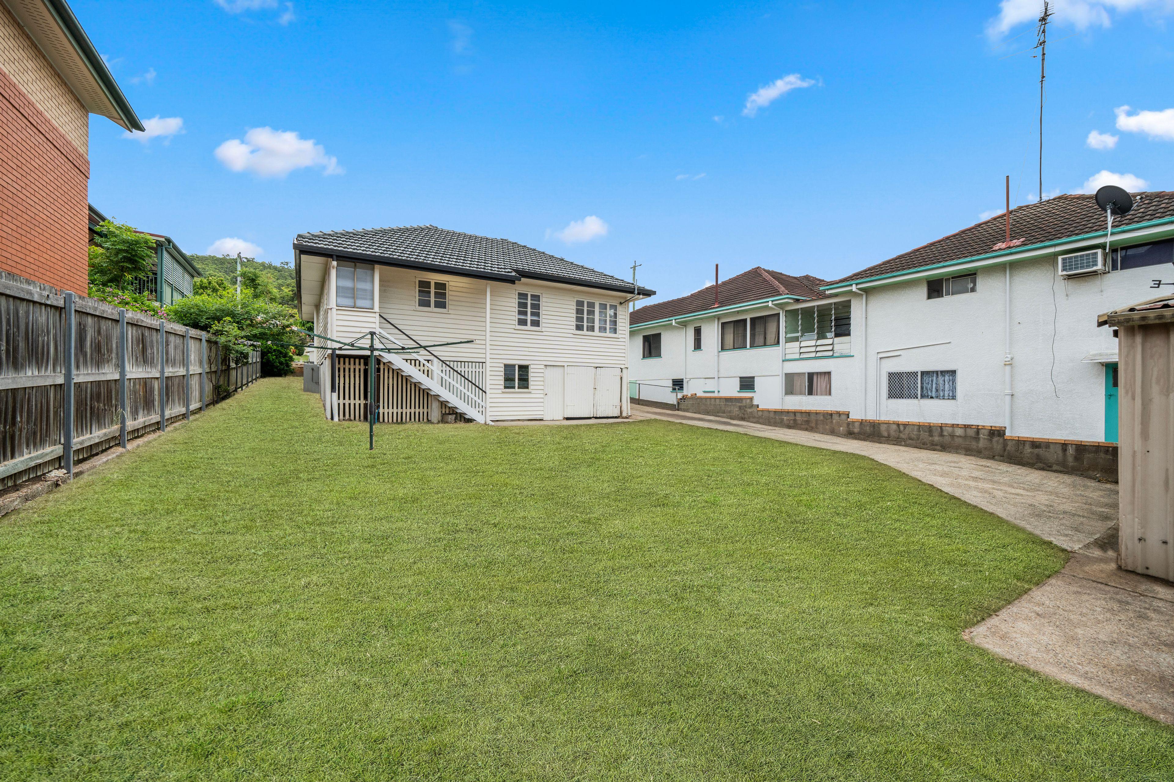 RENOVATED - 3 Bedroom Home in Mount Gravatt