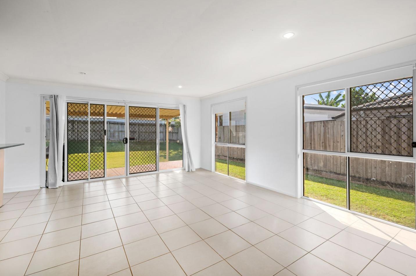 SPACIOUS FAMILY HOME WITH MULTIPLE LIVING AREAS