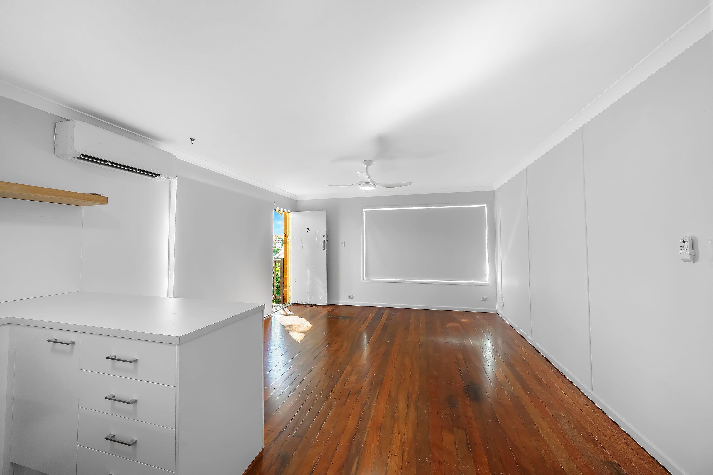 Renovated Beachside Apartment