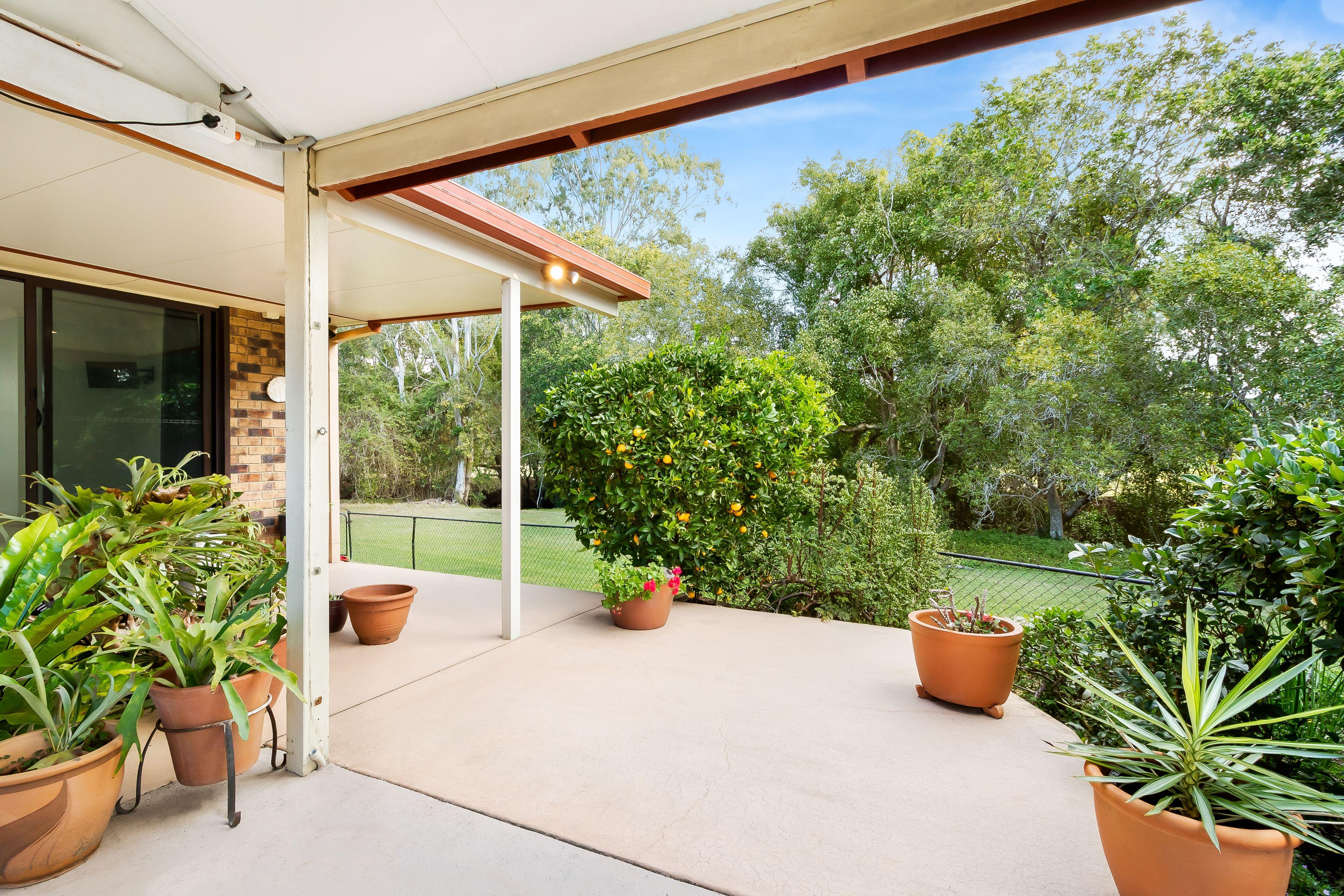 Spacious Family Retreat Located on a Quiet Elanora Cul-De-Sac