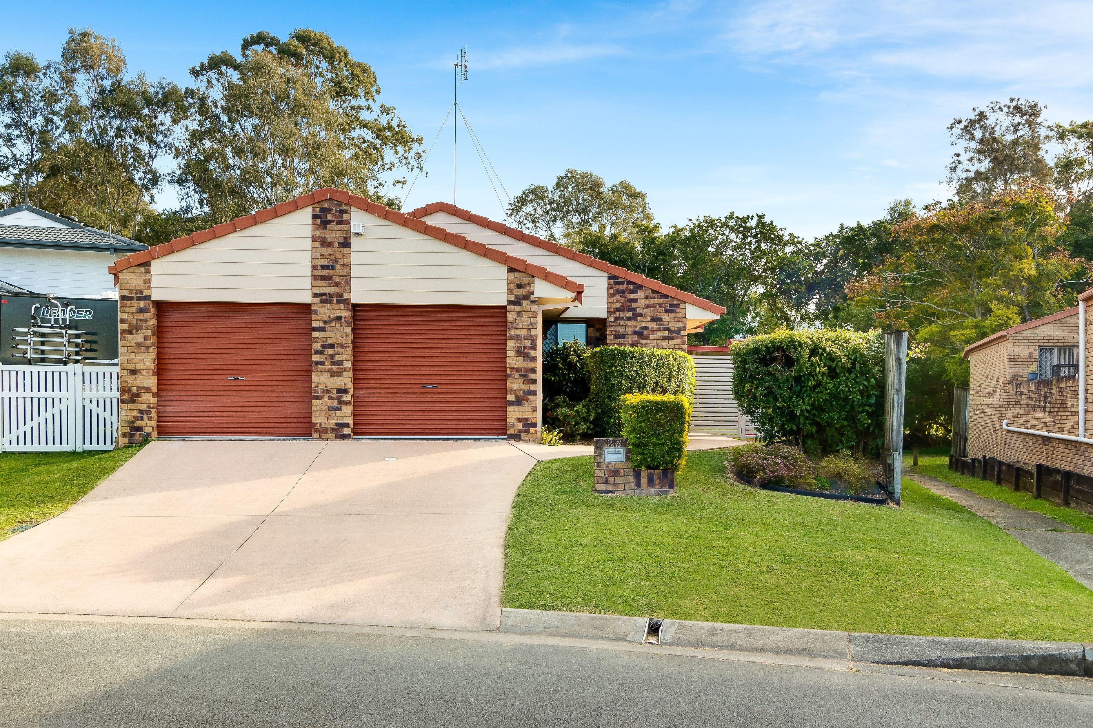 Spacious Family Retreat Located on a Quiet Elanora Cul-De-Sac