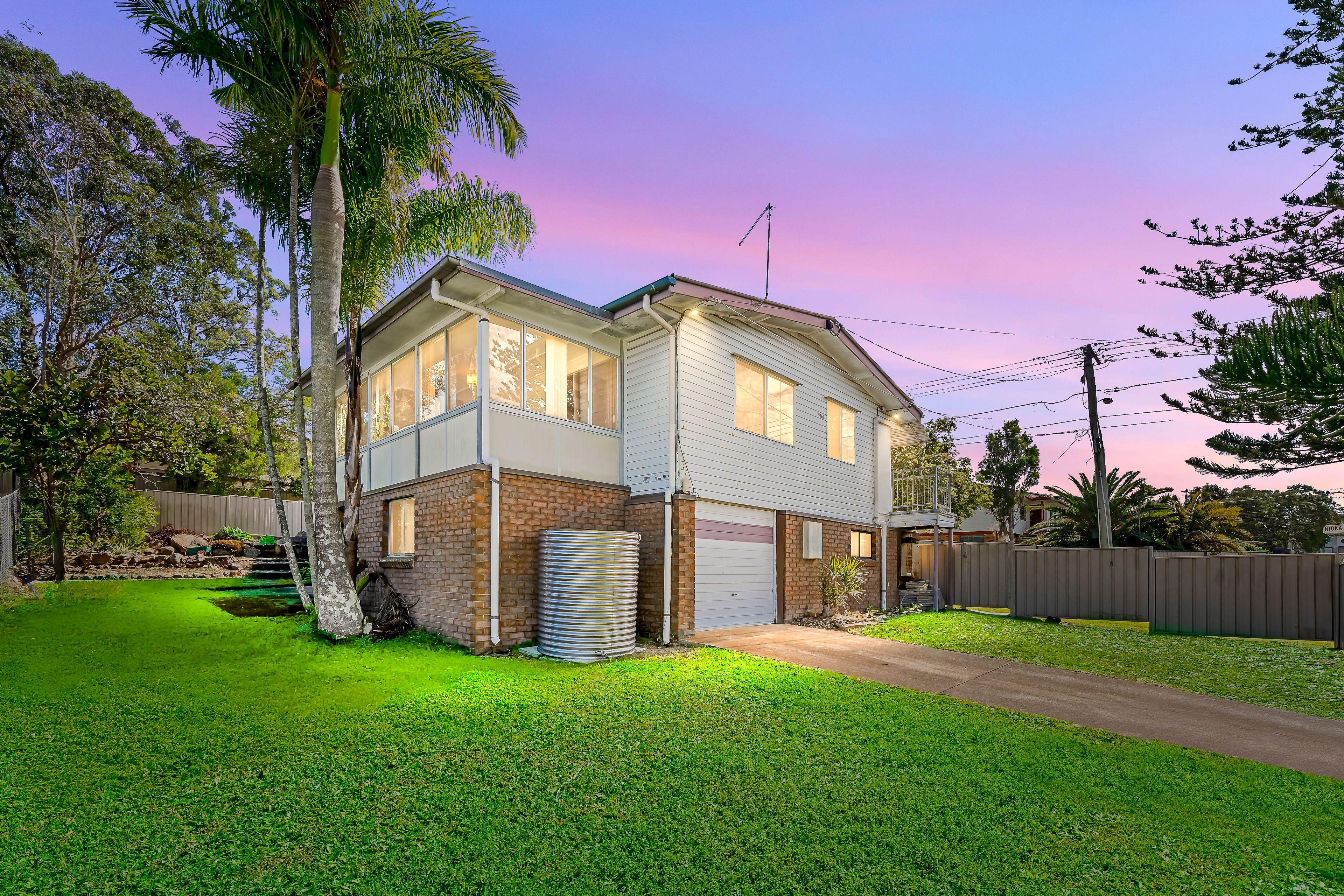 Highset home in Great Location