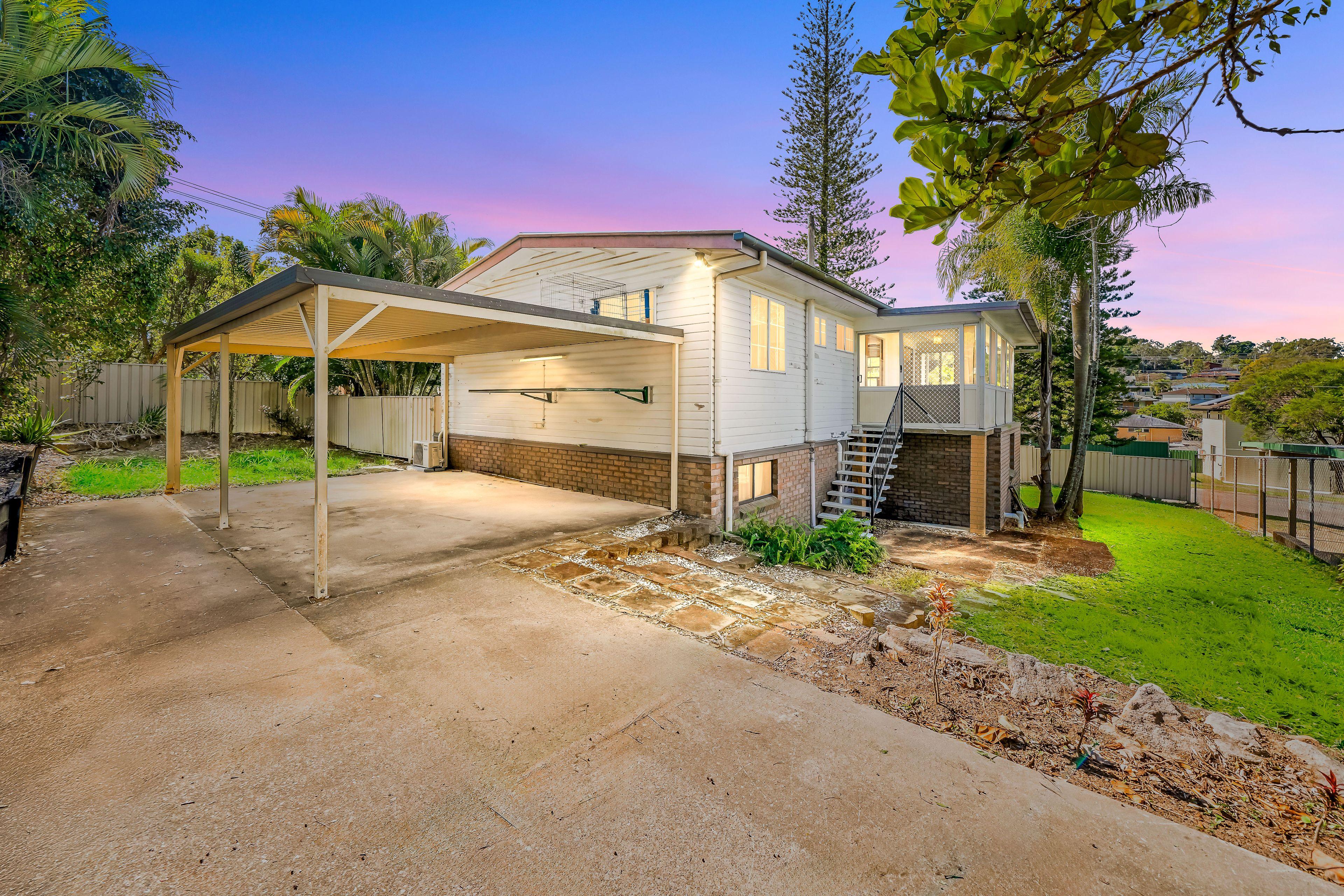 Highset home in Great Location