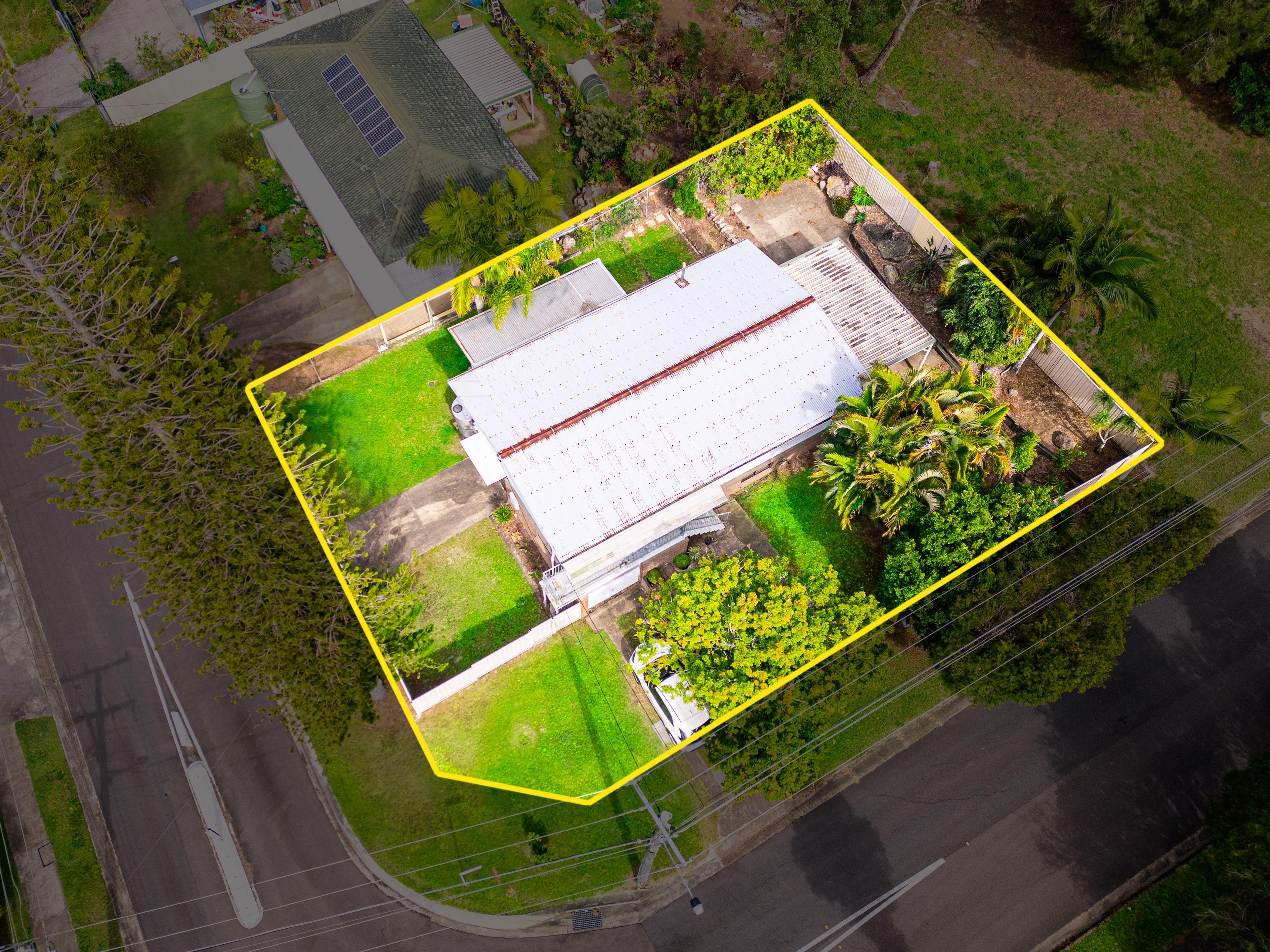 Highset home in Great Location