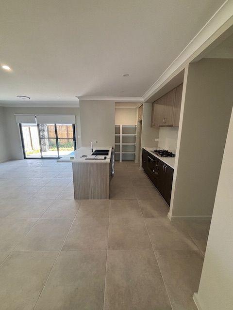 7 Petermann Circuit, YARRABILBA, QLD 4207 - House for Rent - harcourts.net