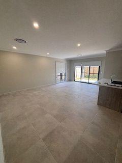 7 Petermann Circuit, YARRABILBA, QLD 4207 - House for Rent - harcourts.net