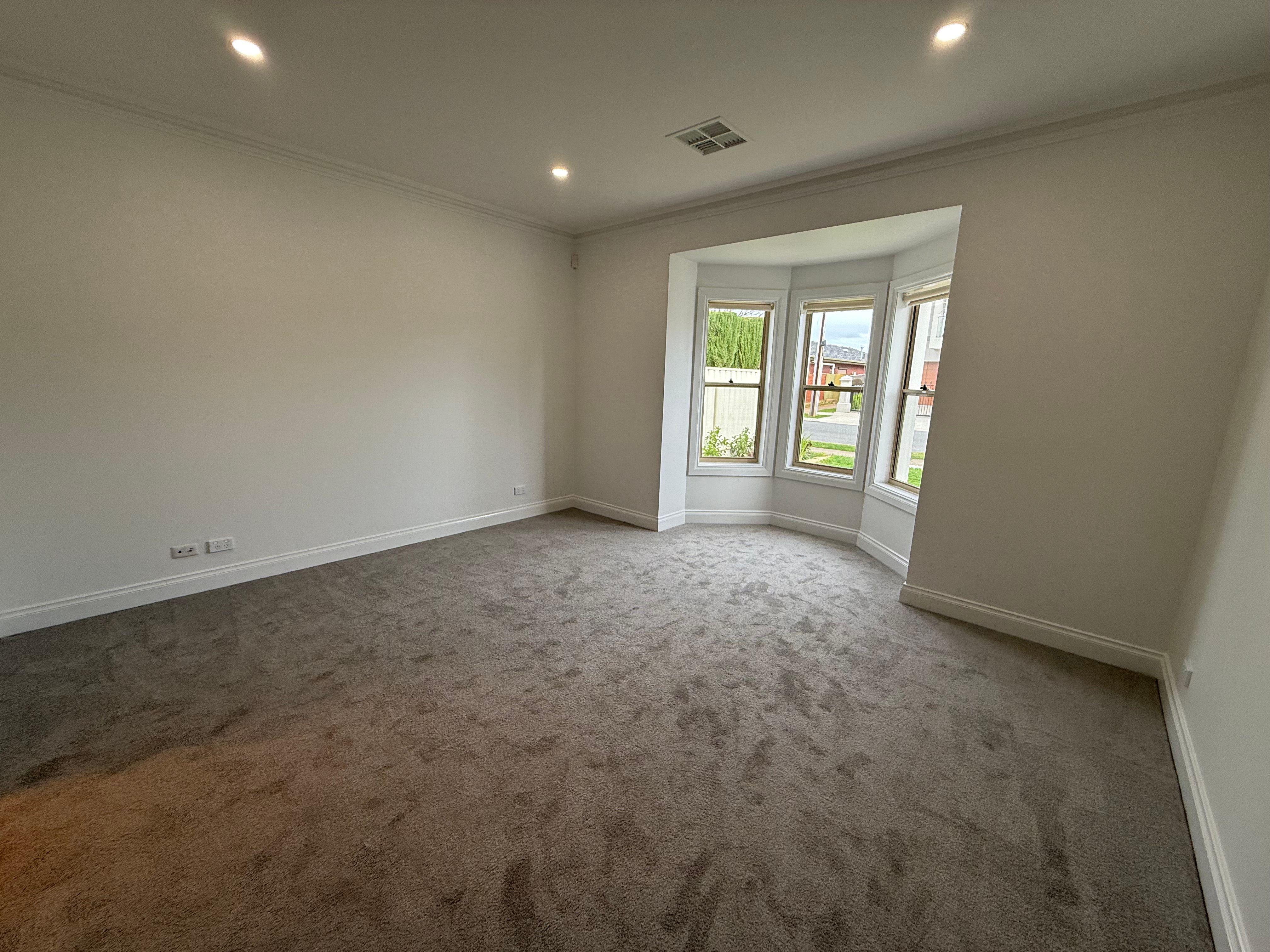 IMMACULATE FAMILY HOUSE IN GREAT SUBURB