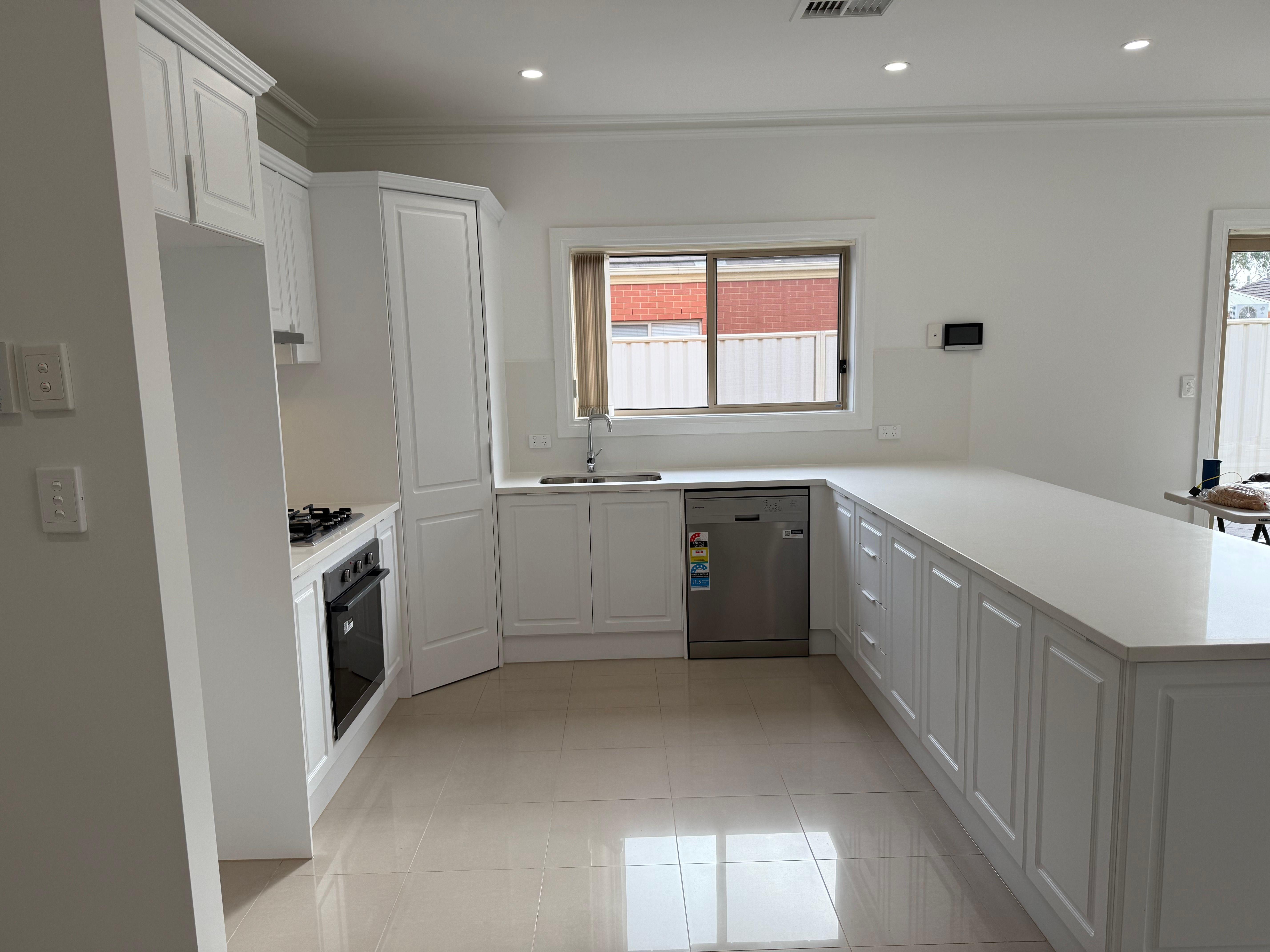 IMMACULATE FAMILY HOUSE IN GREAT SUBURB