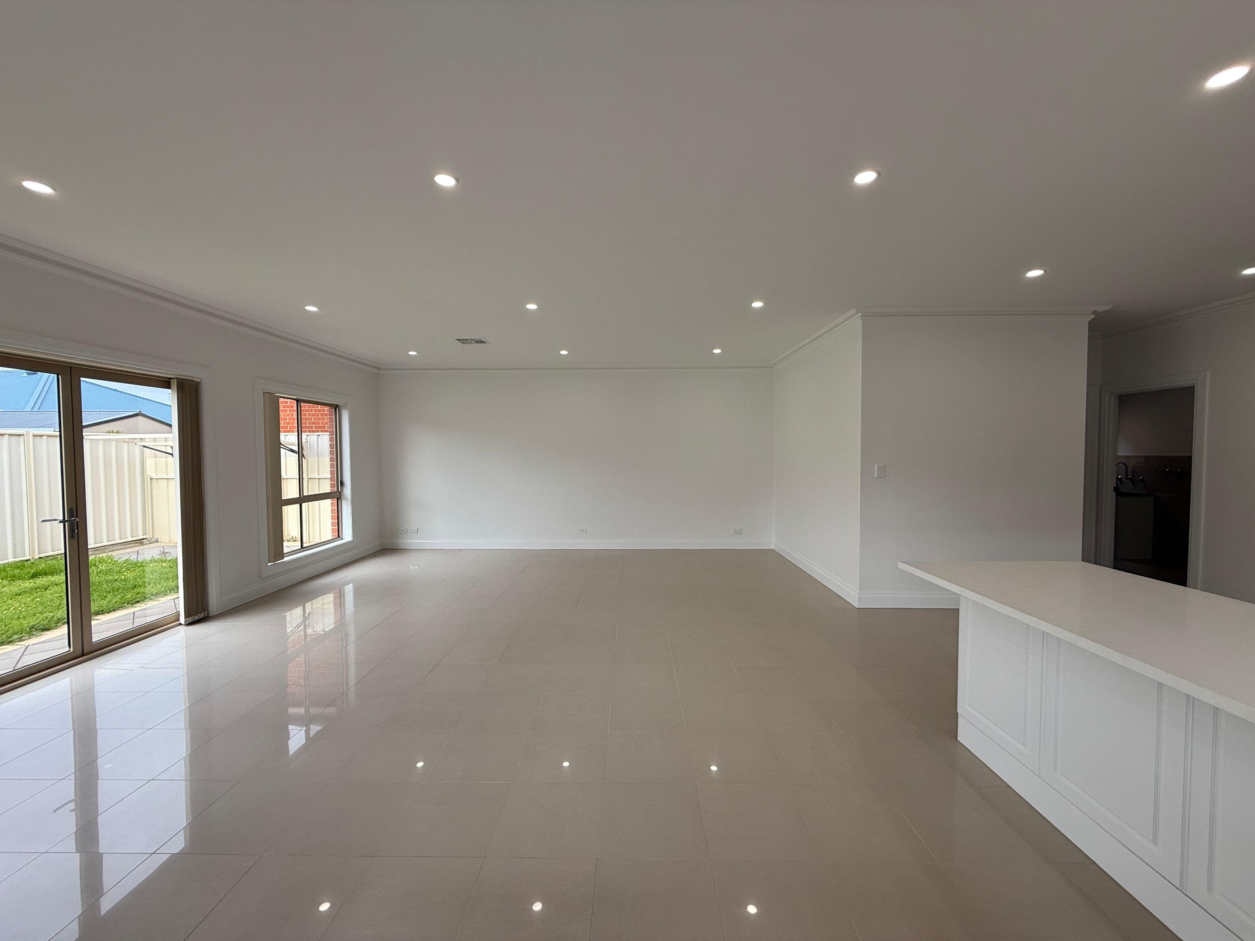 IMMACULATE FAMILY HOUSE IN GREAT SUBURB