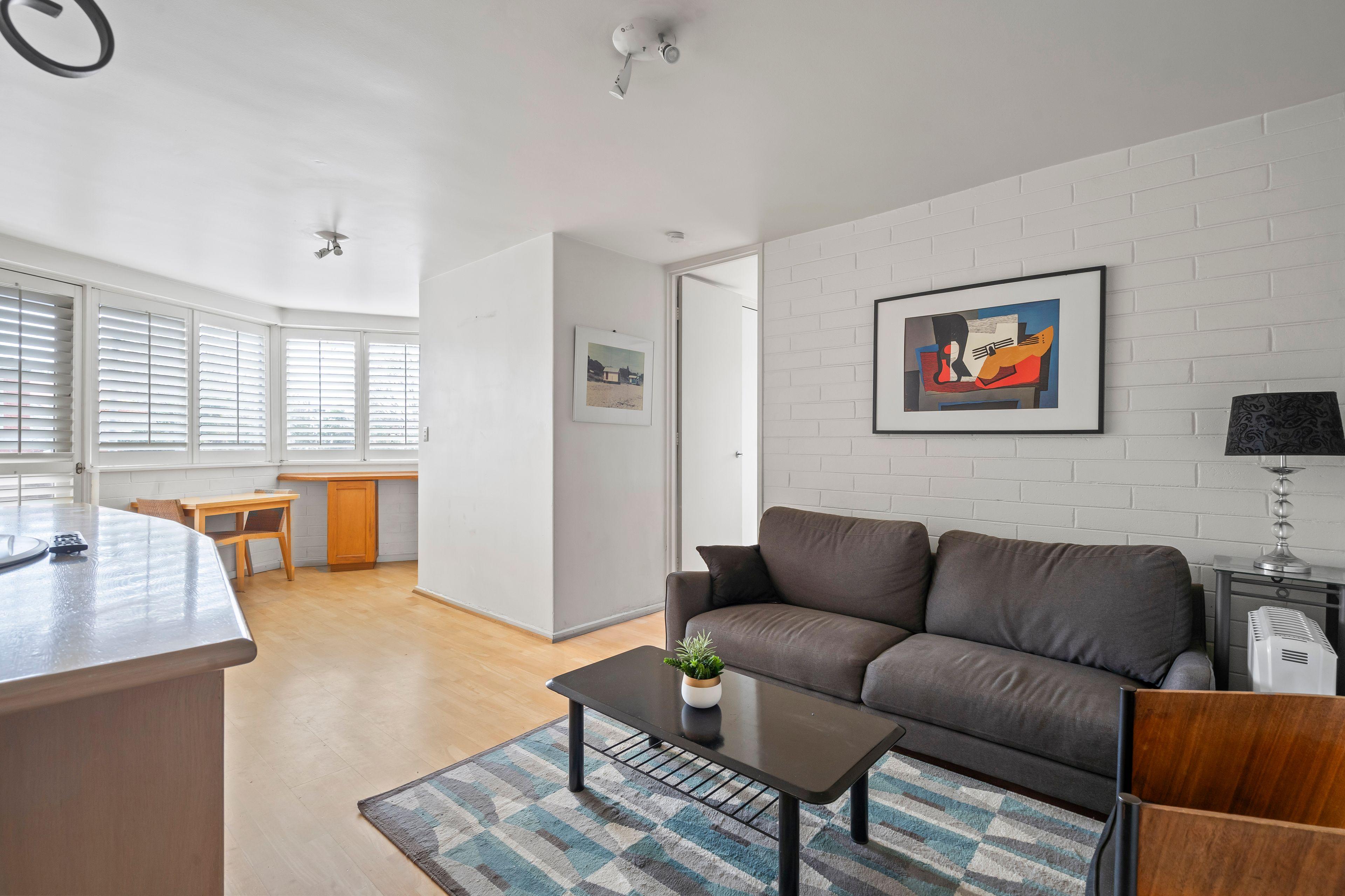 Prop-GPT: Apartment: VIC Port Melbourne, VIC 3207 Home For Rent