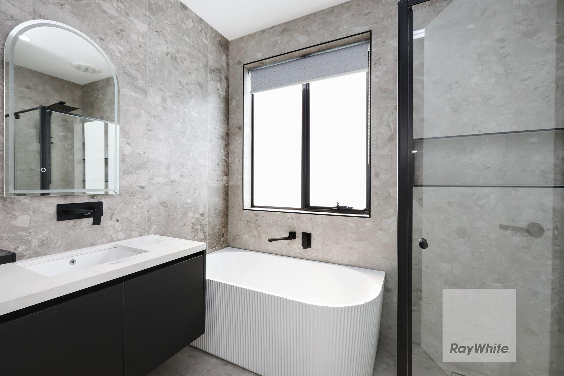 Luxury In Greenvale!