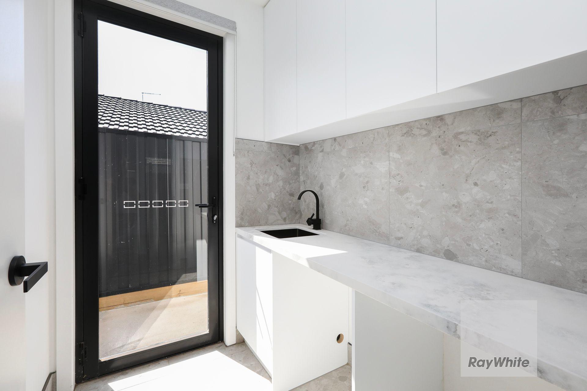 Luxury In Greenvale!