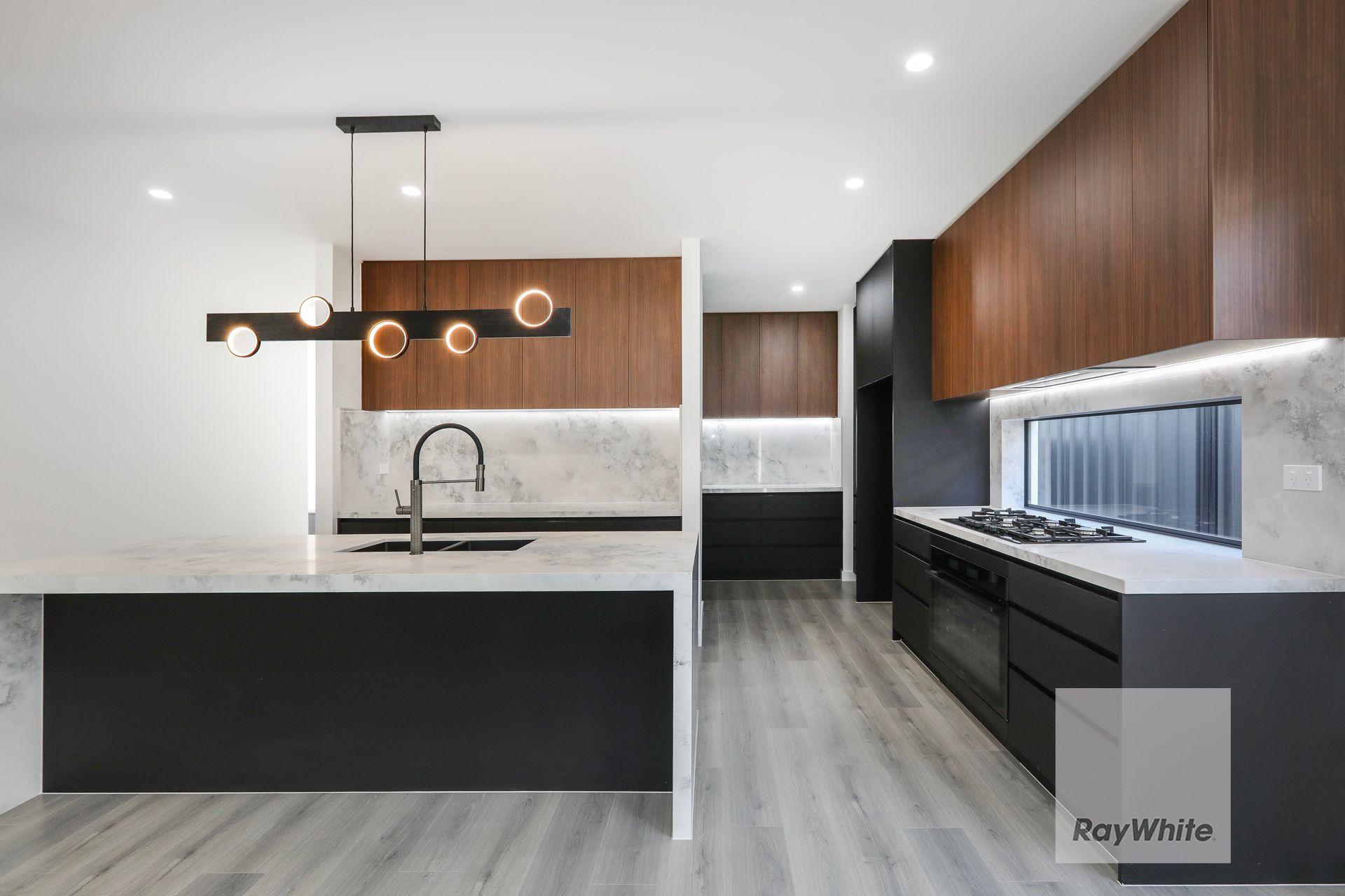 Luxury In Greenvale!