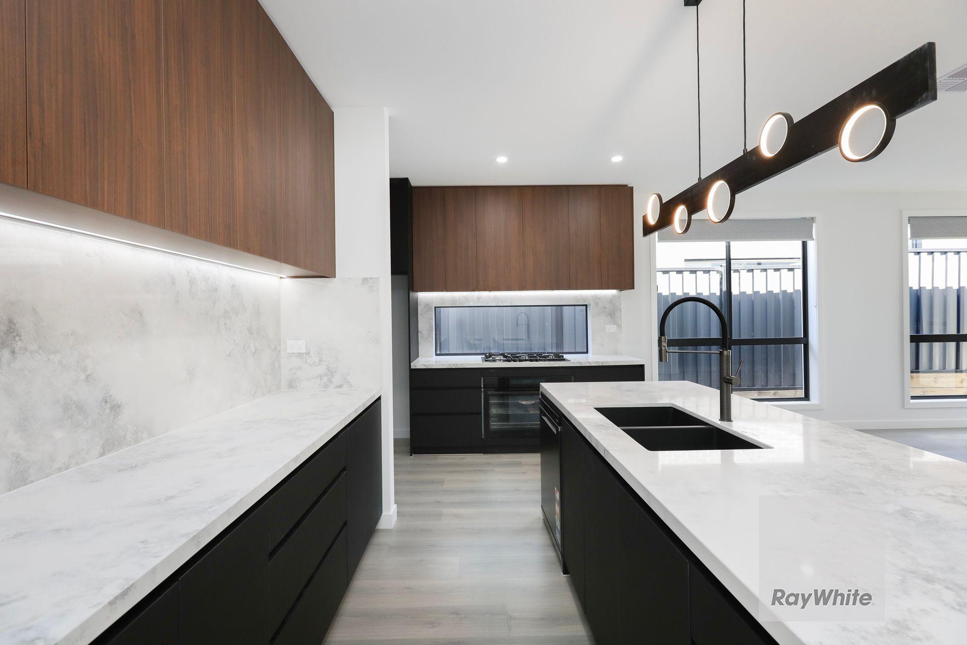 Luxury In Greenvale!